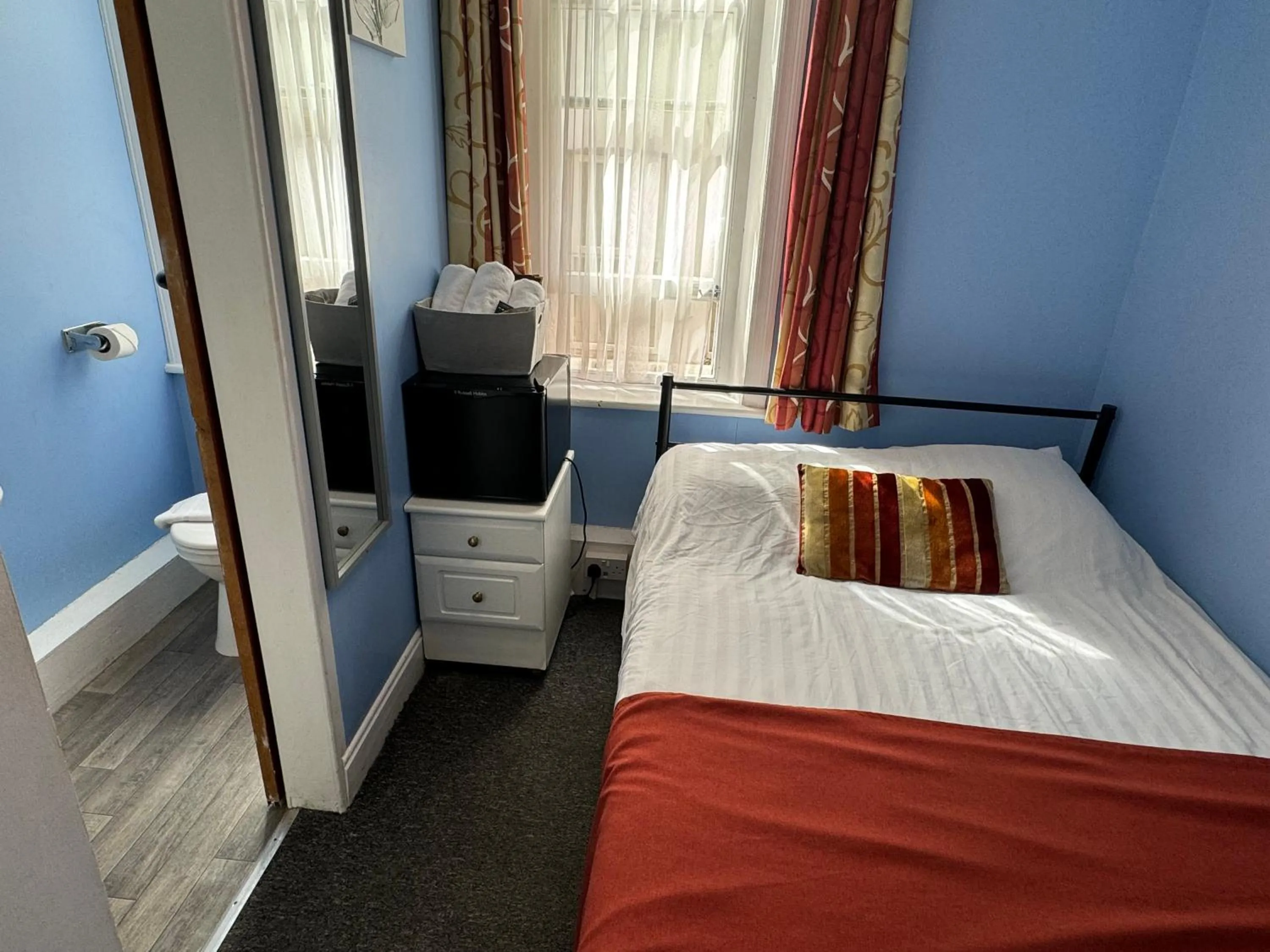 Bed in Backpackers Blackpool Hotel & Suites