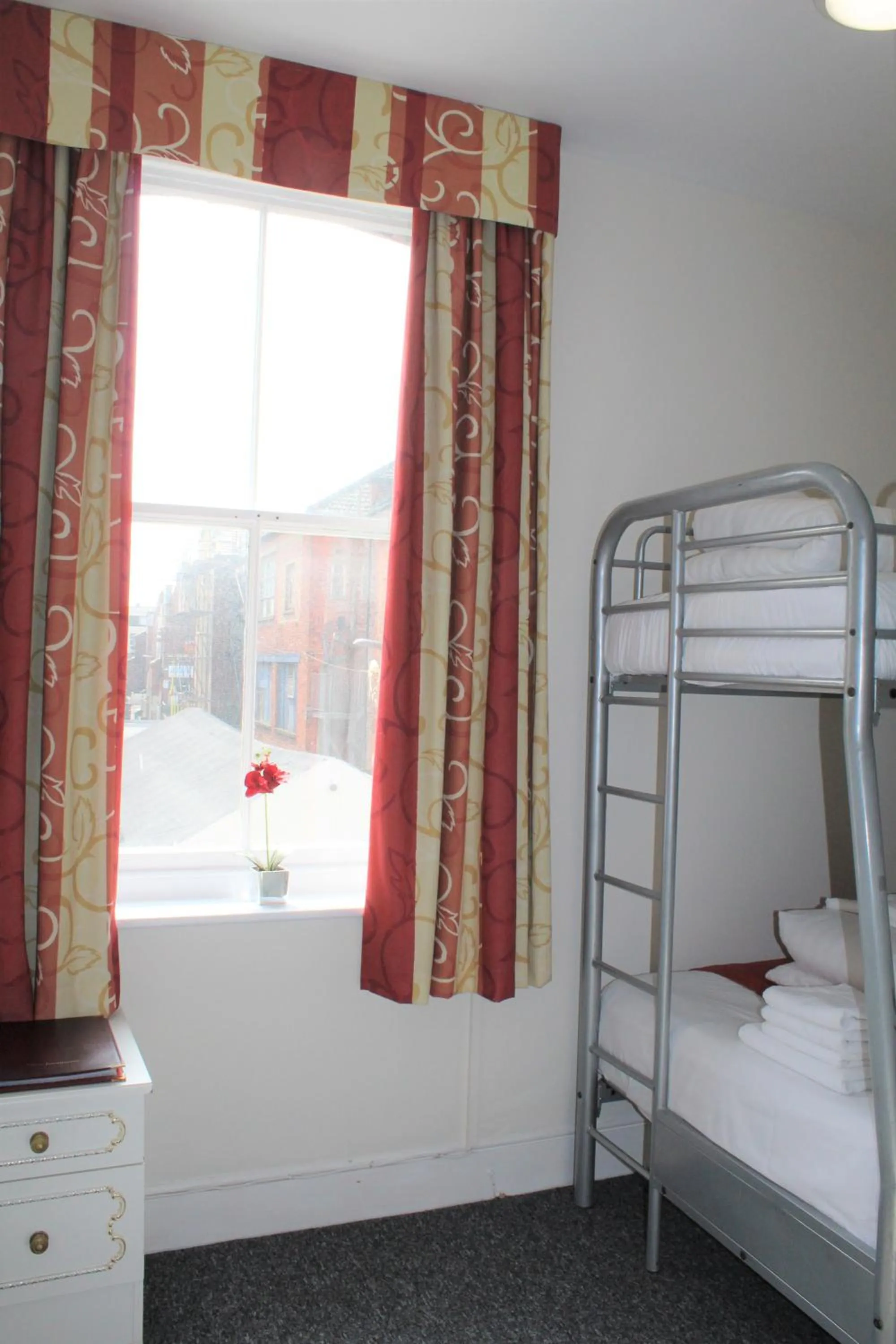 Bed in Backpackers Blackpool Hotel & Suites