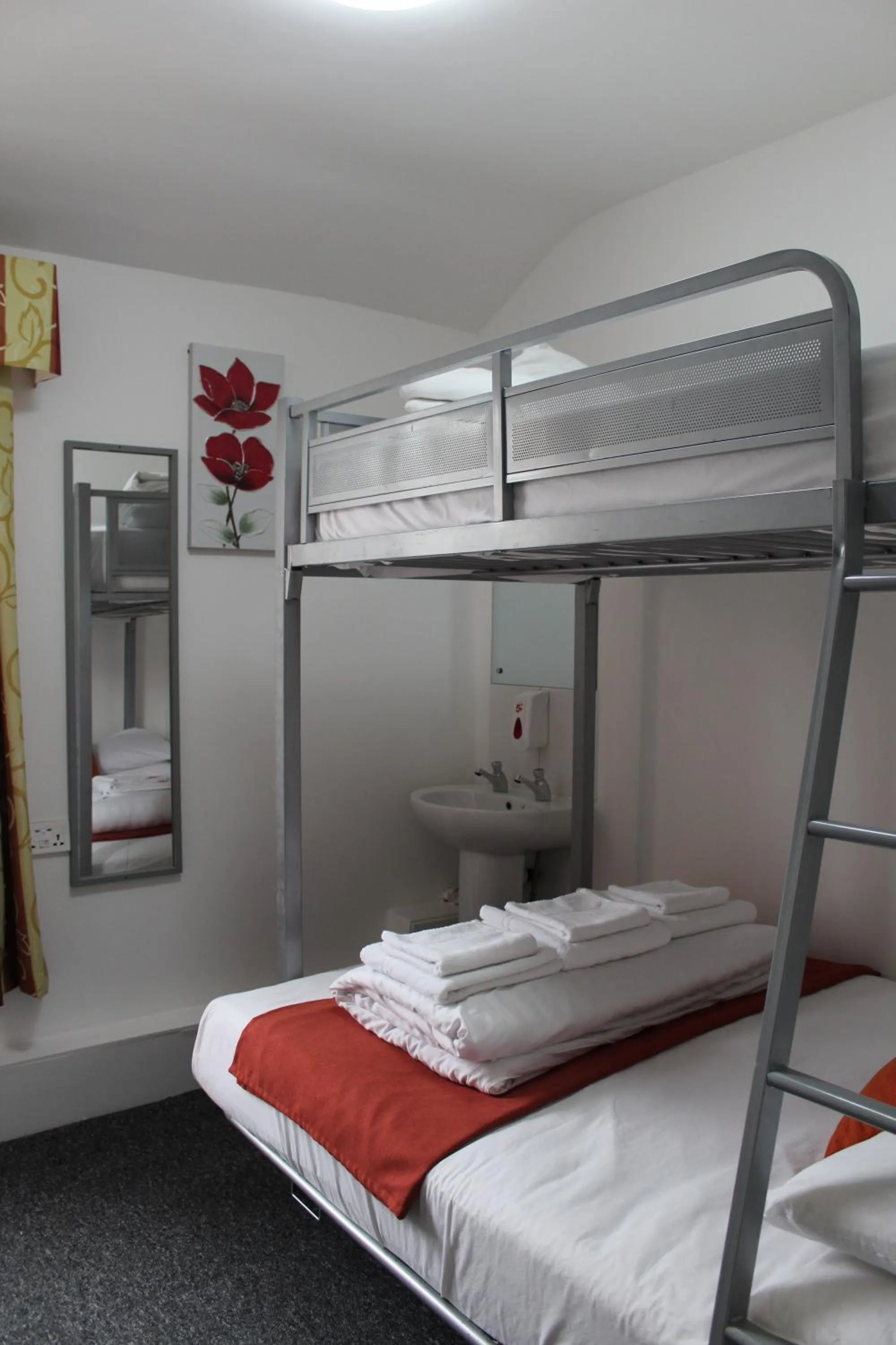 Photo of the whole room, Bed in Backpackers Blackpool Hotel & Suites