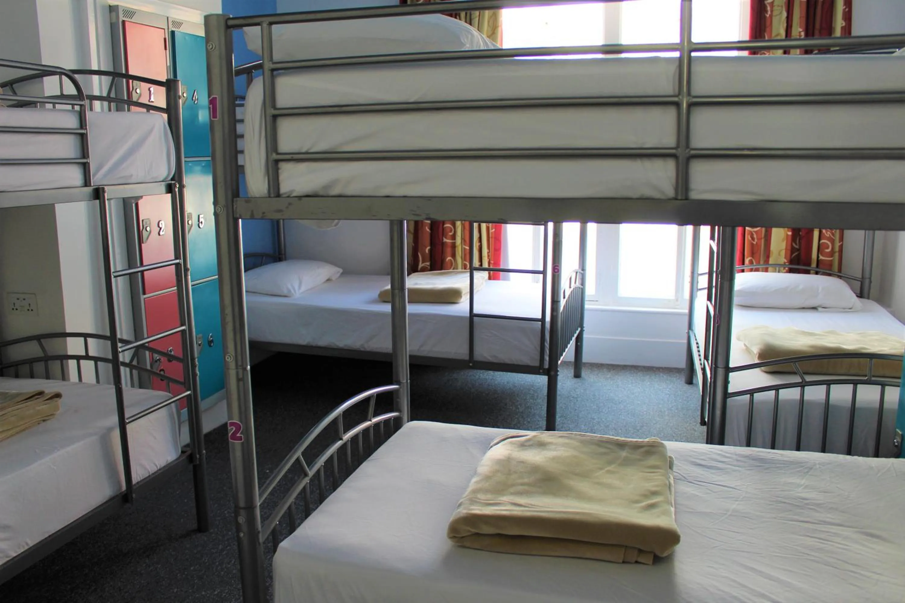 Bed in Backpackers Blackpool Hotel & Suites