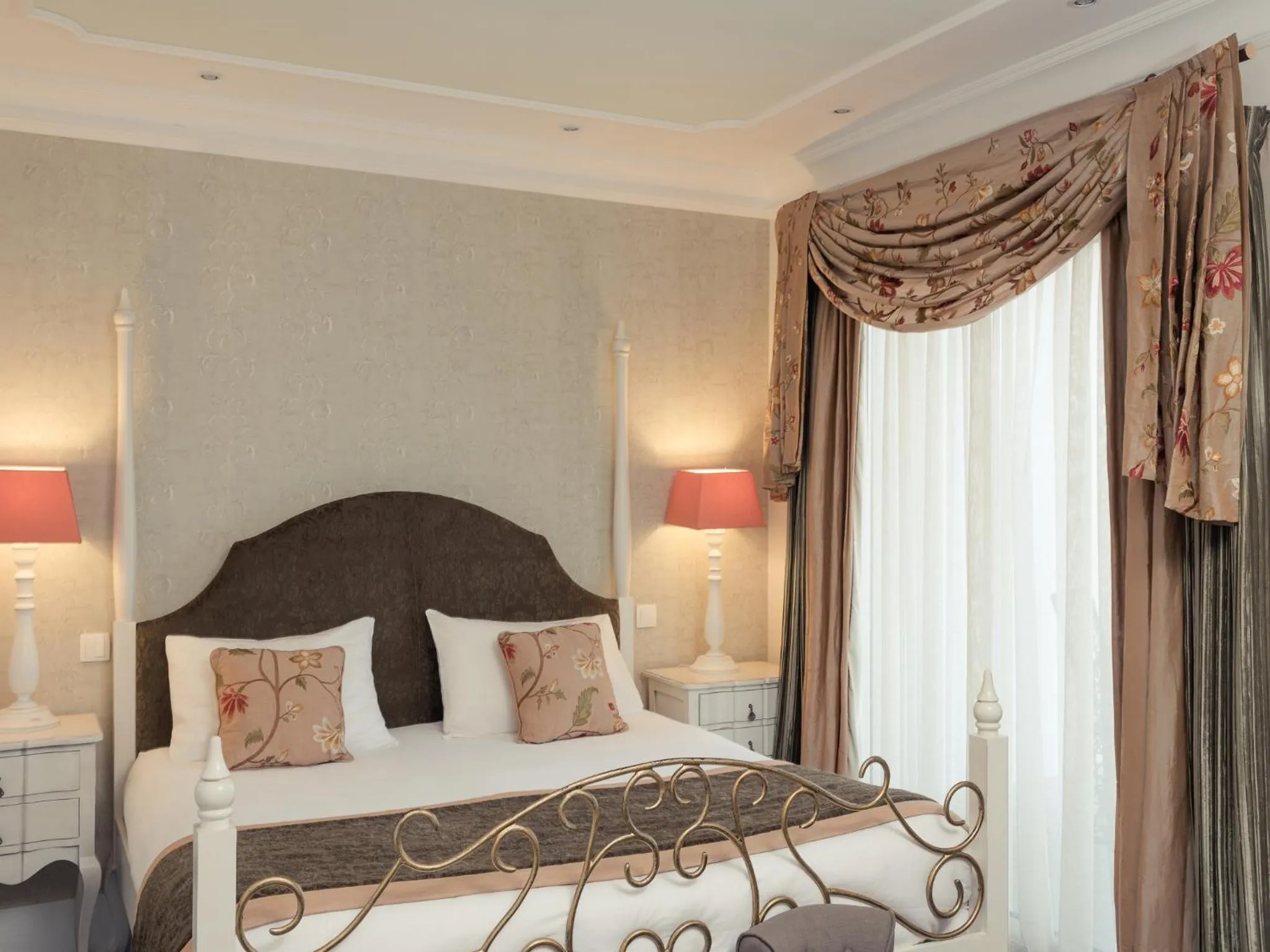 Bedroom, Bed in Hôtel Mercure Villeneuve sur Lot Moulin de Madame