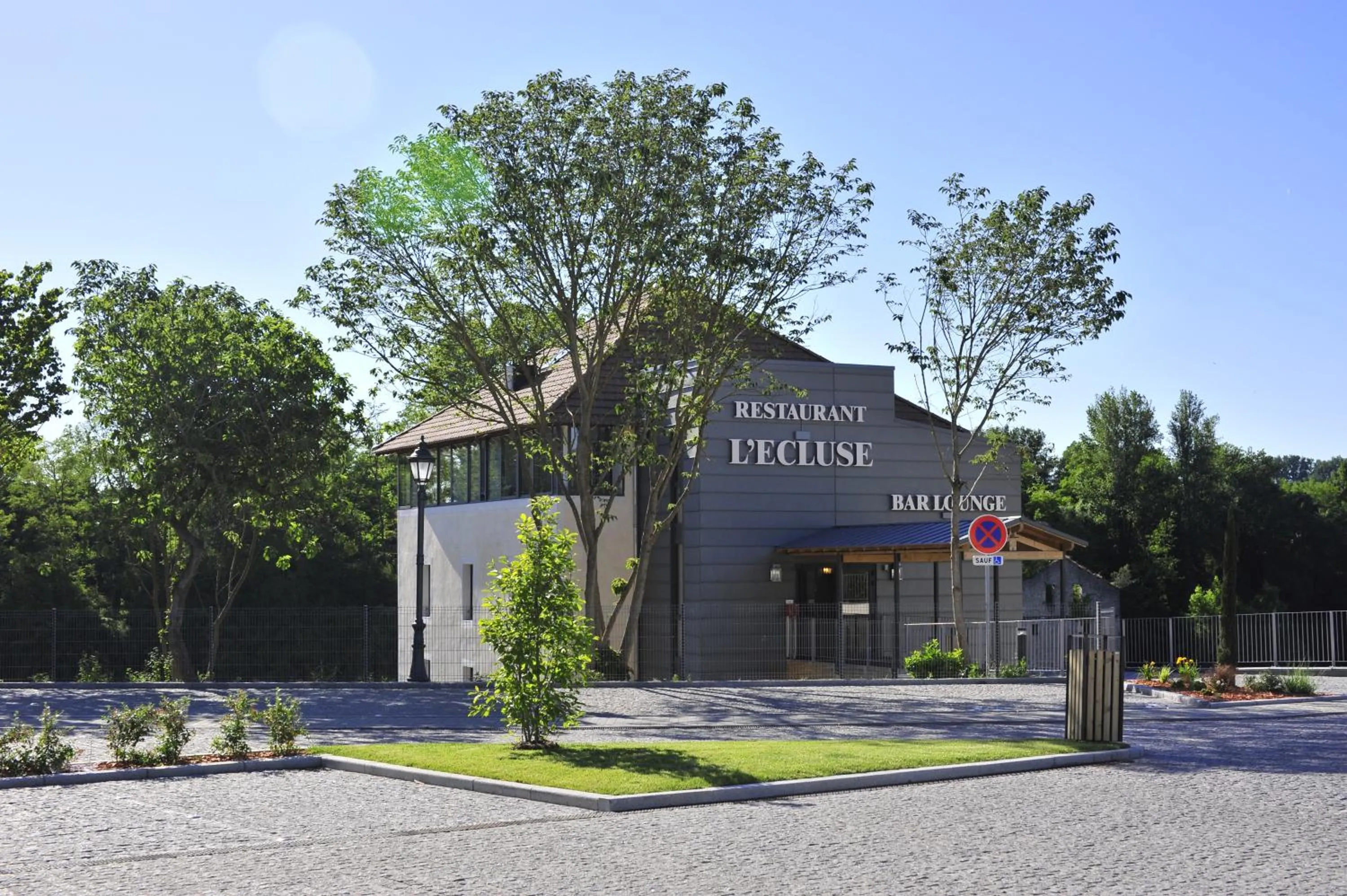 Facade/entrance in Hôtel Mercure Villeneuve sur Lot Moulin de Madame