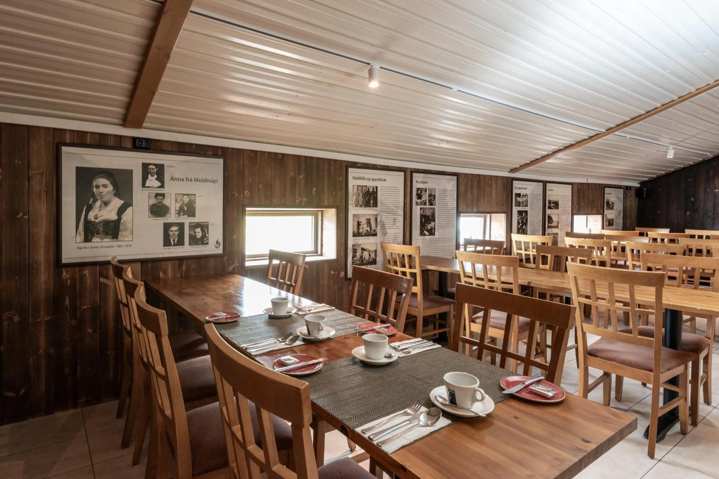 Restaurant/places to eat in Boutique Hotel Anna by EJ Hotels