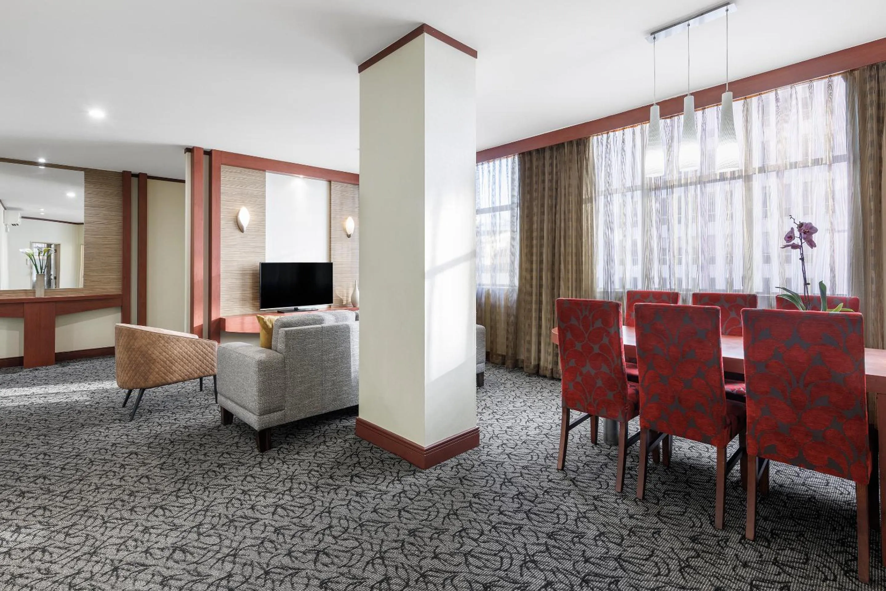 Dining area in Adina Citylife Wellington