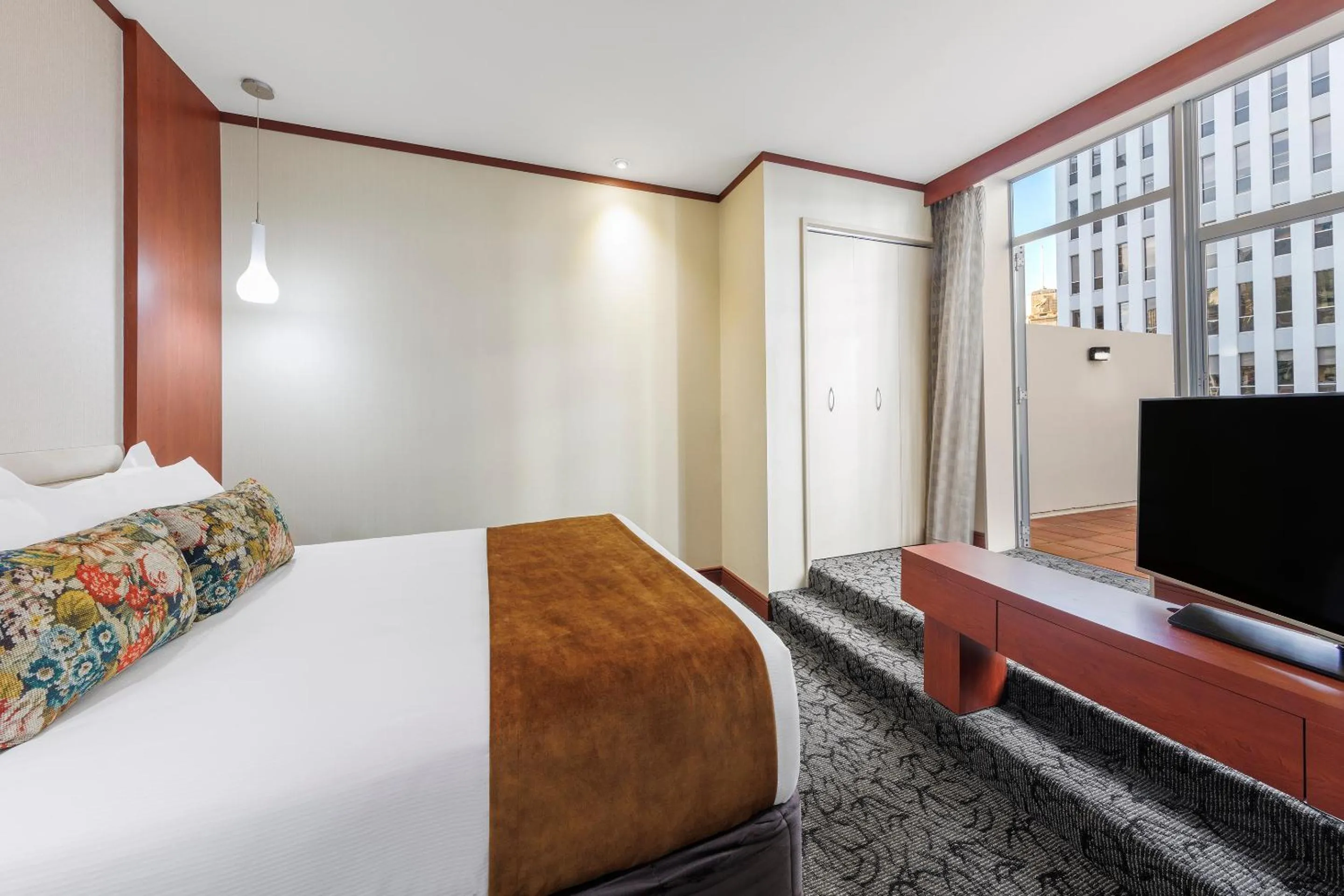 Bed in Adina Citylife Wellington