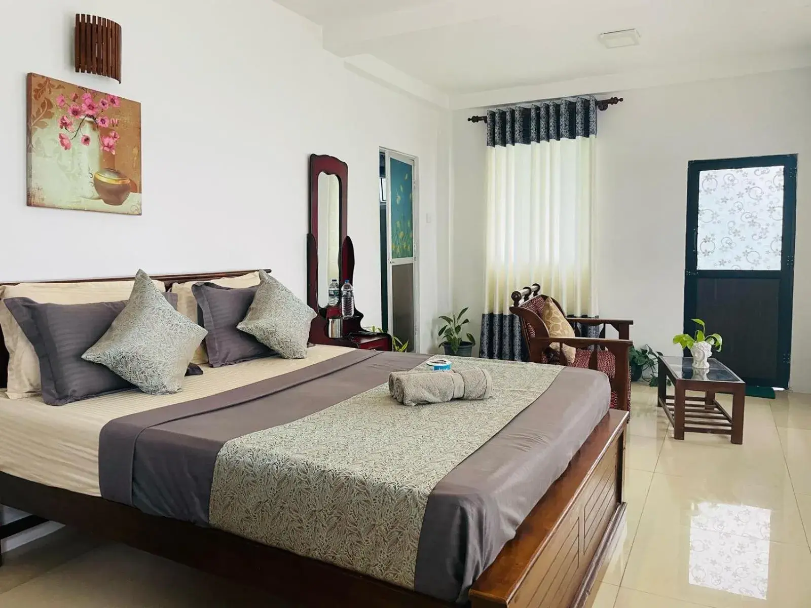 Double Room with Mountain View in Golden King Guest Double Room with Mountain View in Golden King Guest