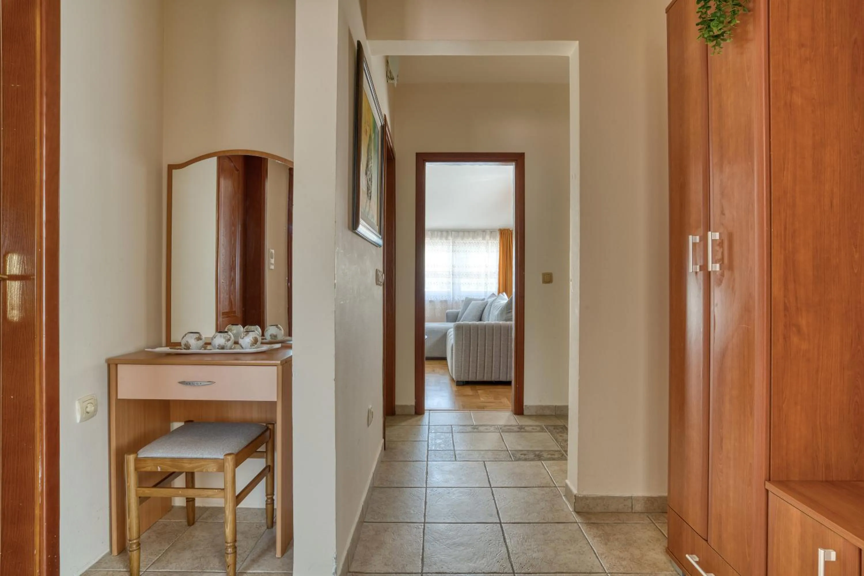 wardrobe in Apartments Elena