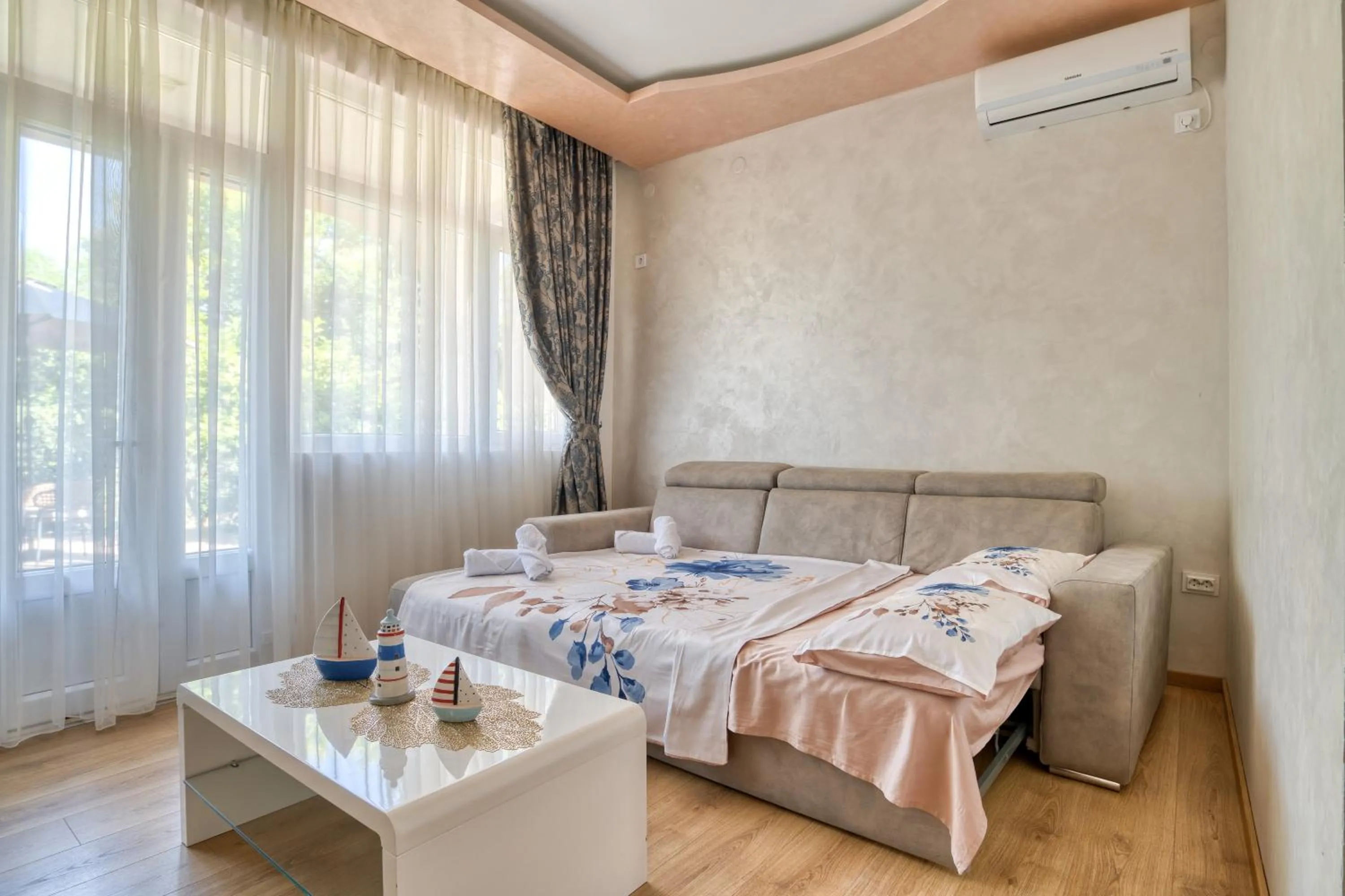 Living room, Bed in Apartments Elena