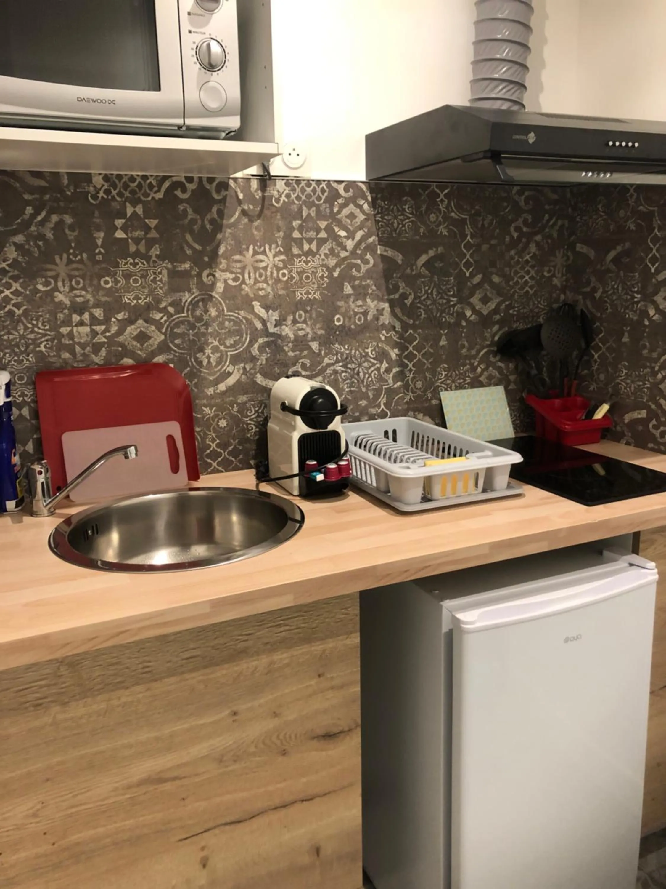 Kitchen or kitchenette in Résidence Cosyade équipée d'un parking privé gratuit