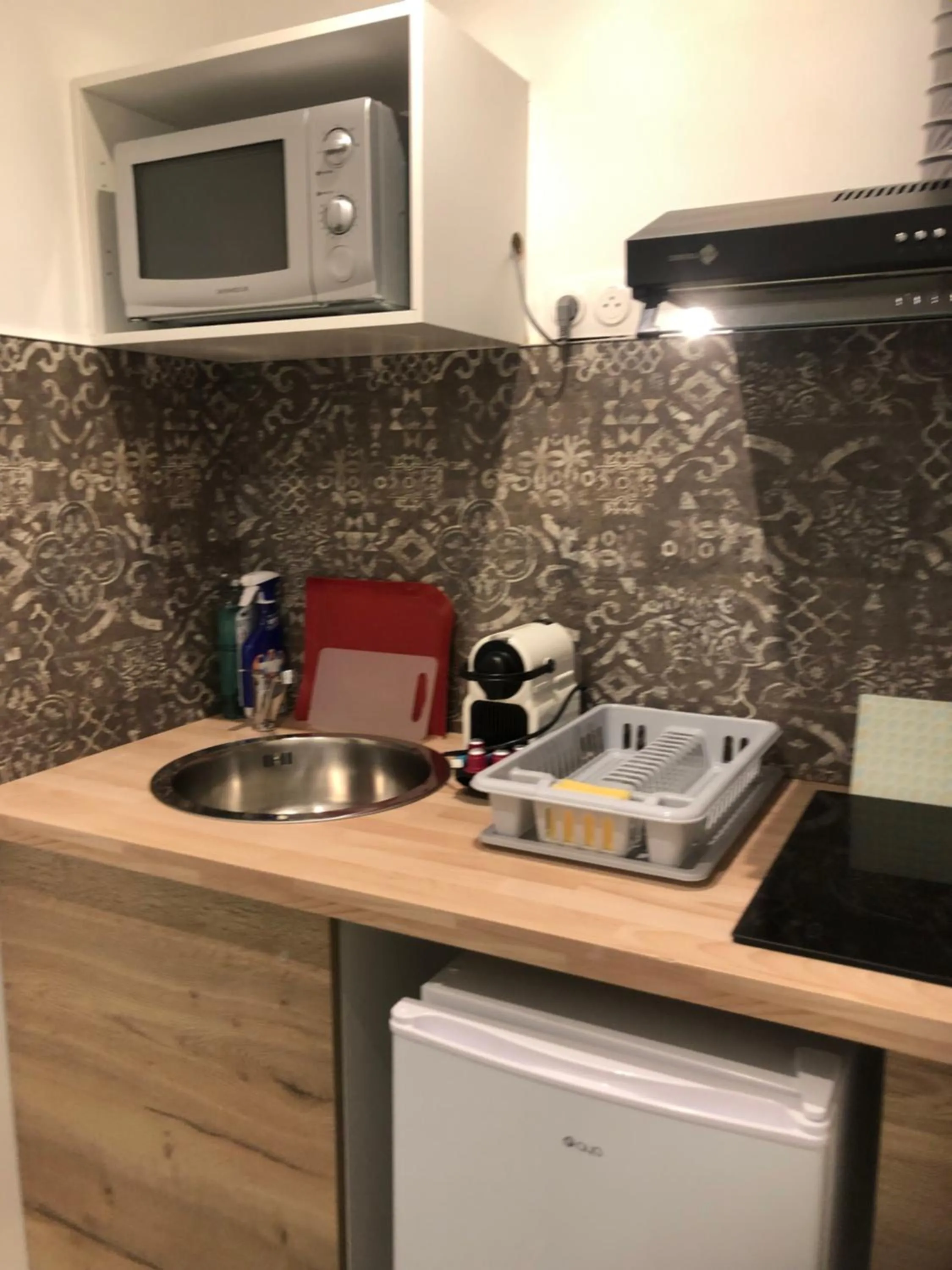 Kitchen or kitchenette in Résidence Cosyade équipée d'un parking privé gratuit