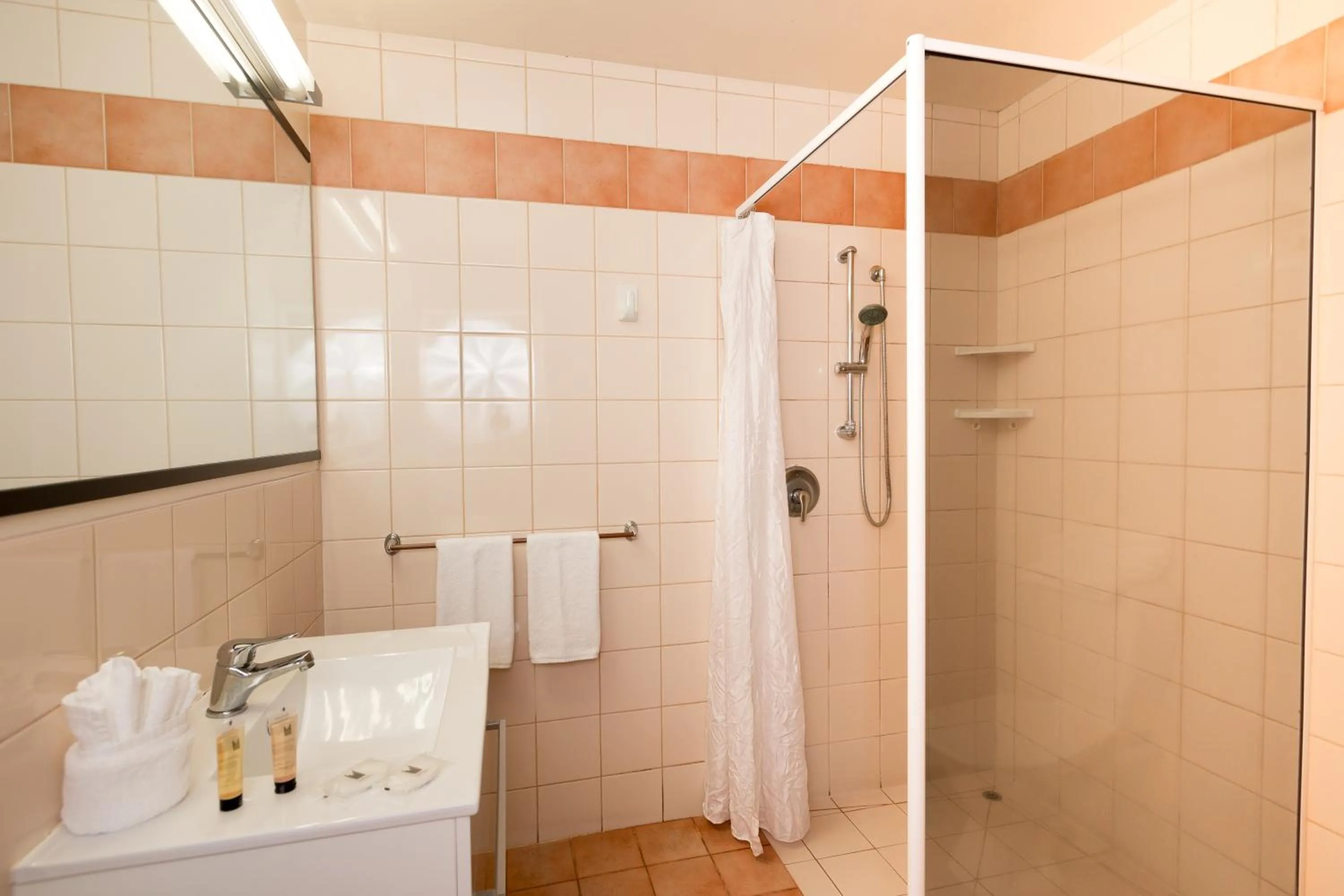 Bathroom in The Sands Hotel Hokianga