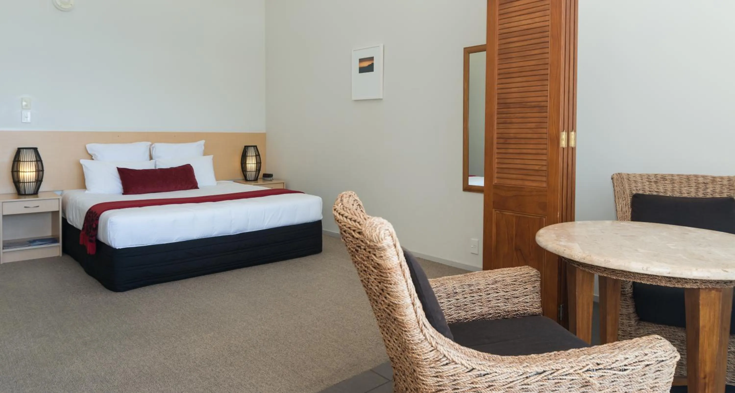 Seating area, Bed in The Sands Hotel Hokianga