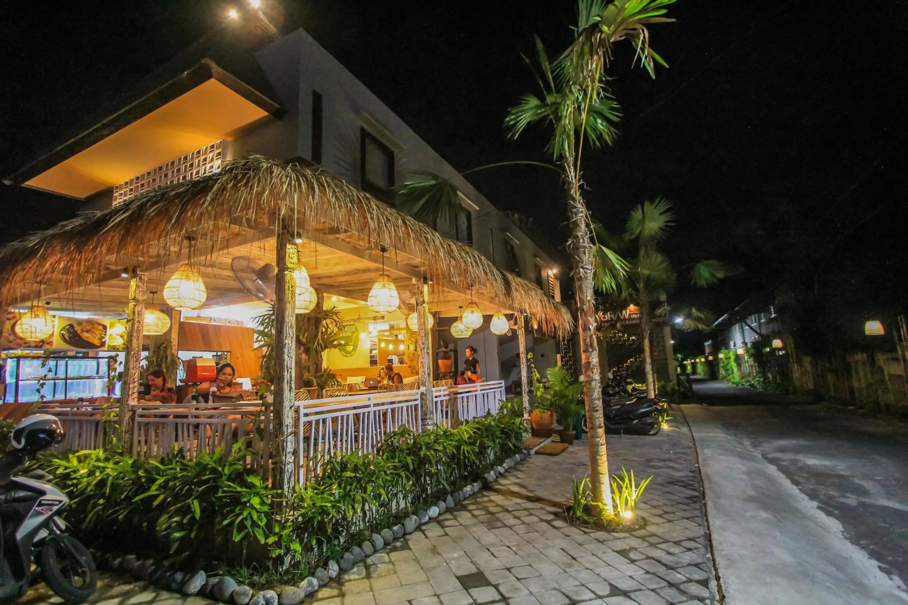 Restaurant/places to eat in BRAW inn Canggu by kamara