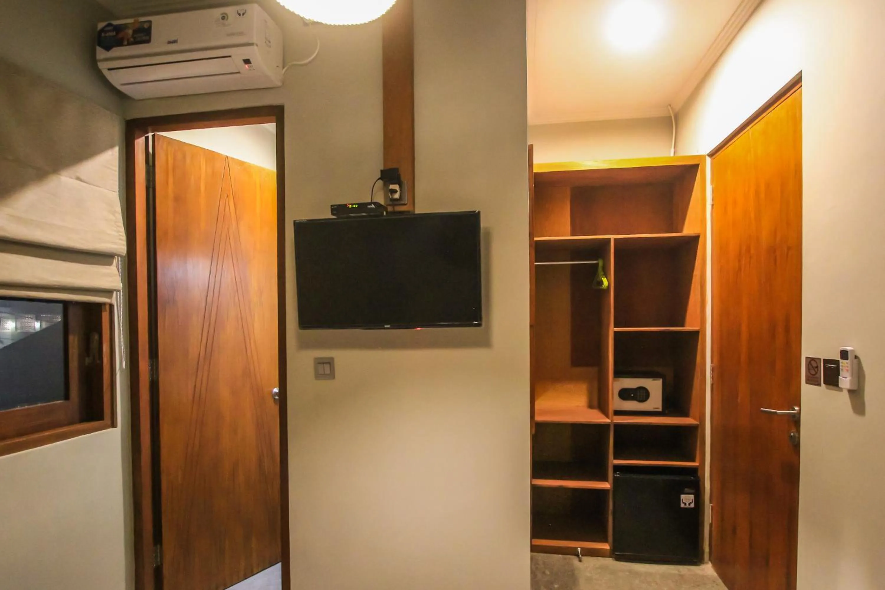 Bedroom in BRAW inn Canggu by kamara