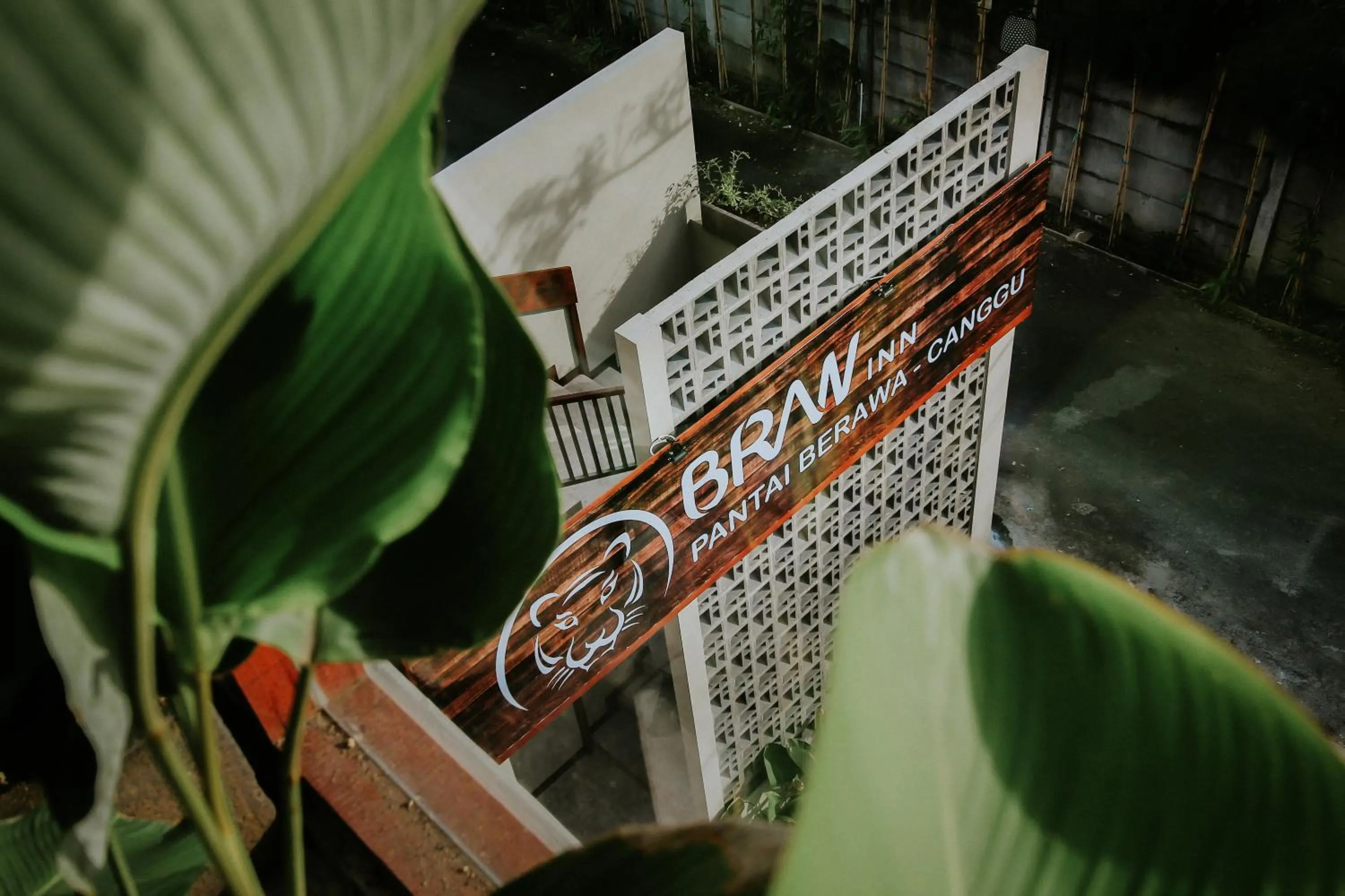 Property logo or sign in BRAW inn Canggu by kamara