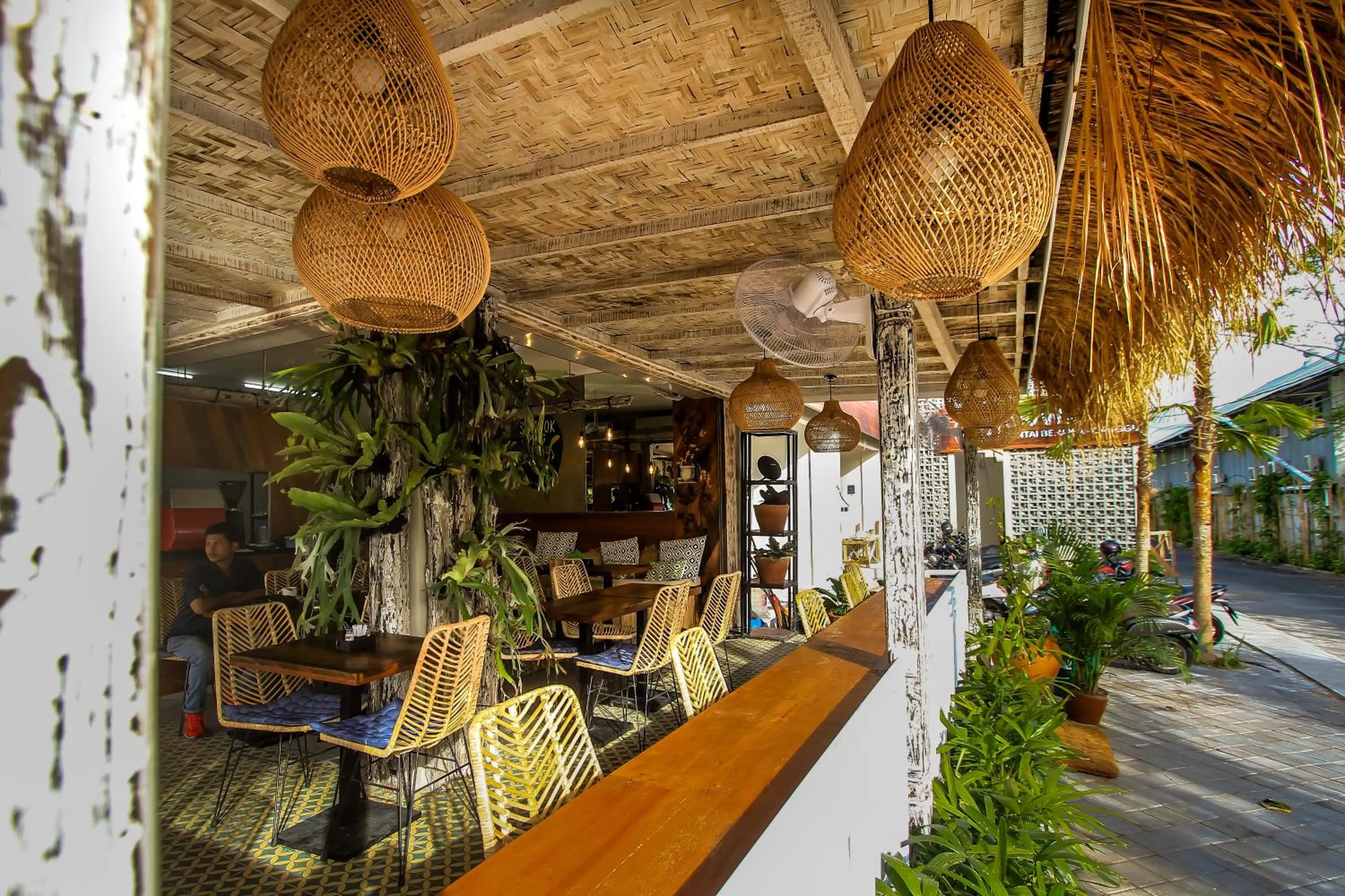 Restaurant/places to eat in BRAW inn Canggu by kamara