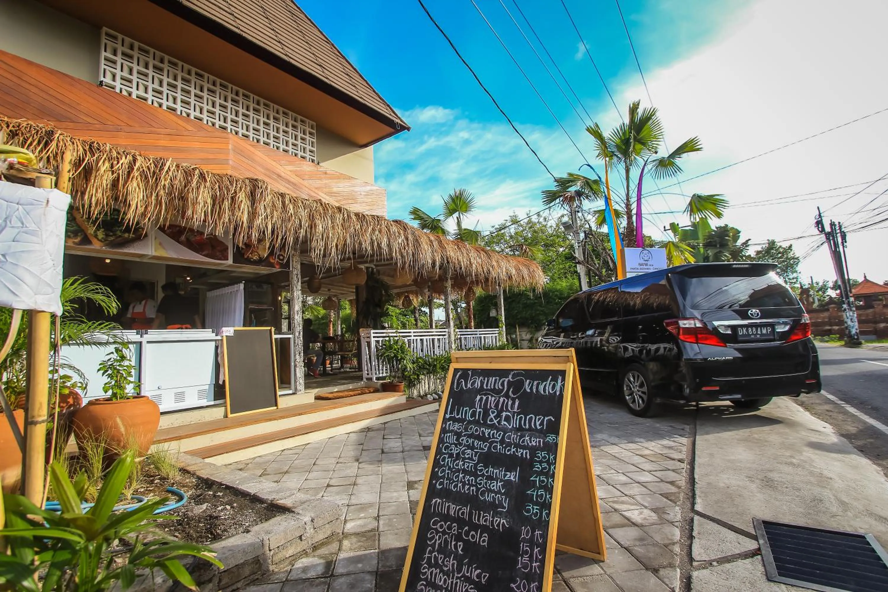 Restaurant/places to eat in BRAW inn Canggu by kamara