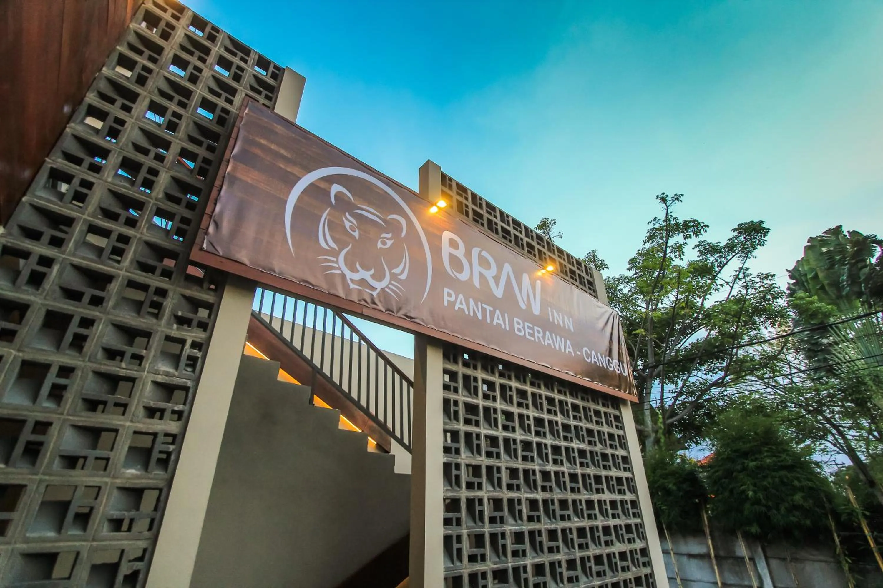 Facade/entrance in BRAW inn Canggu by kamara