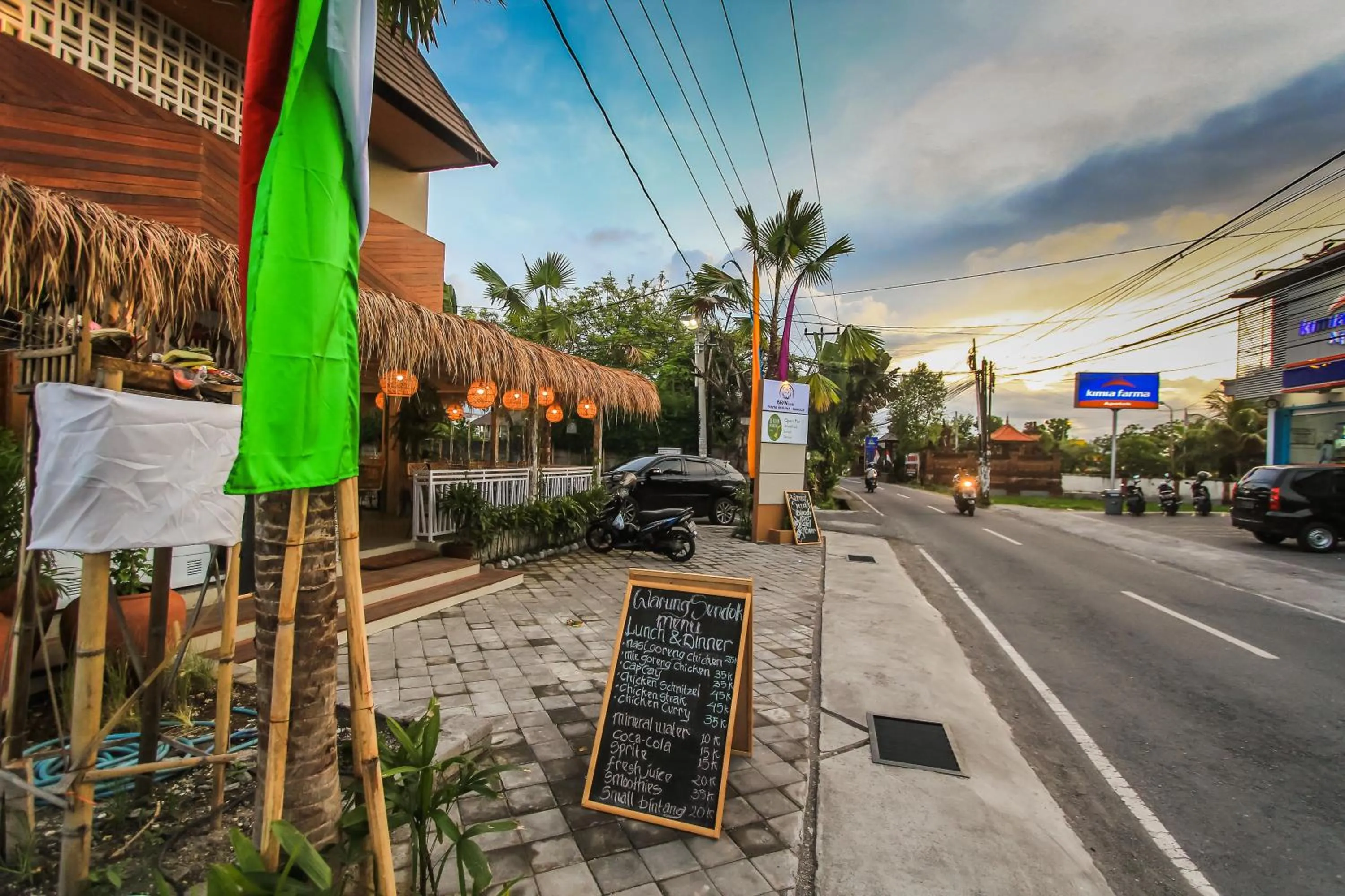 Restaurant/places to eat in BRAW inn Canggu by kamara