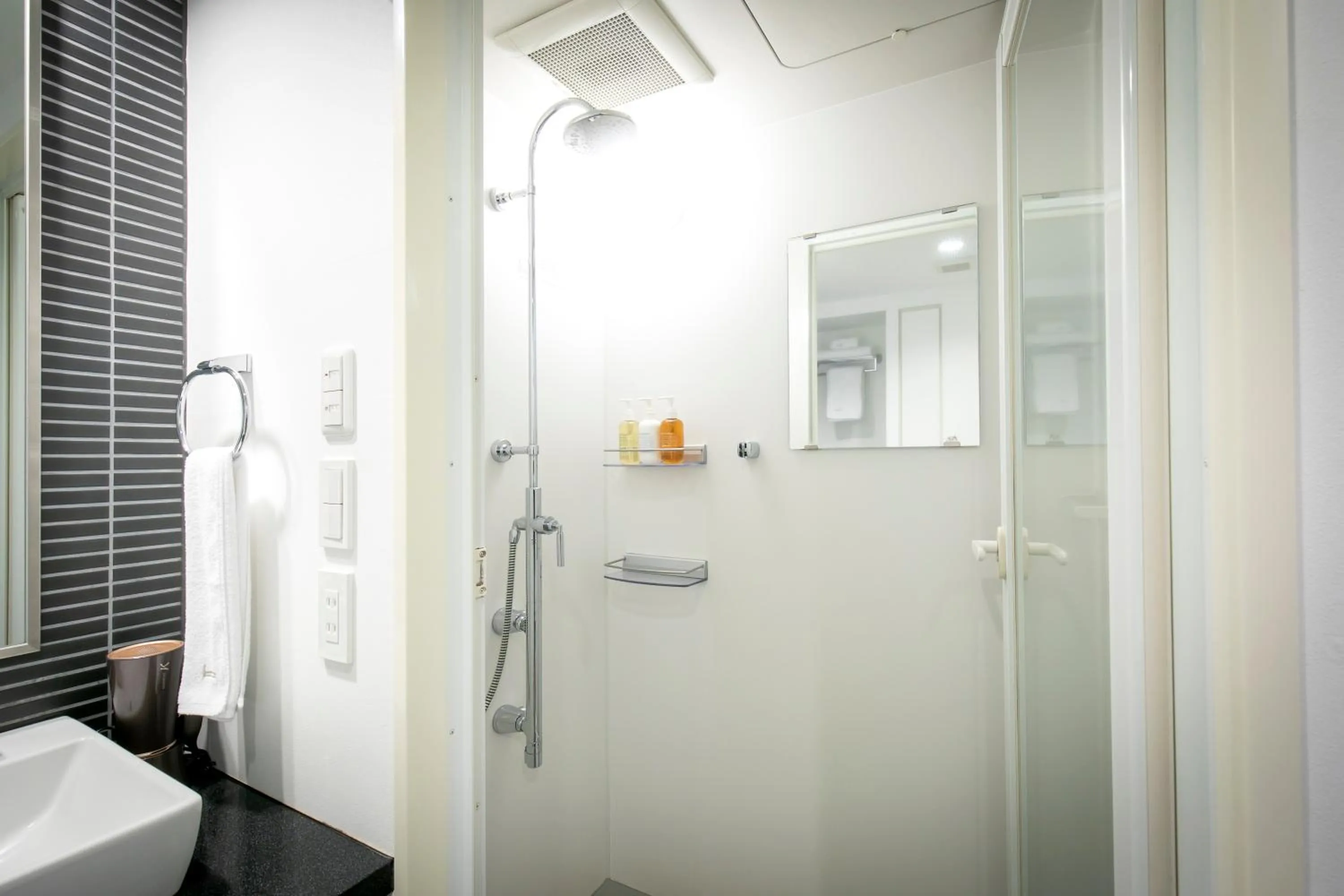 Shower in B:CONTE Asakusa