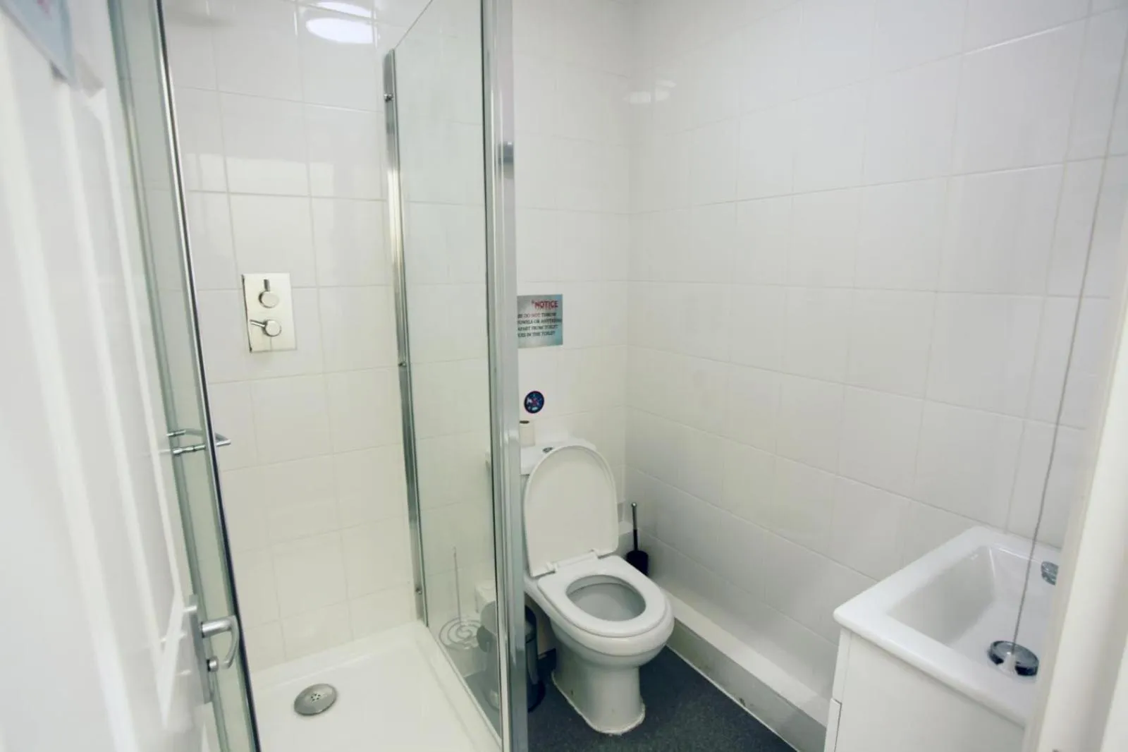 Bathroom in Heathrow Stay