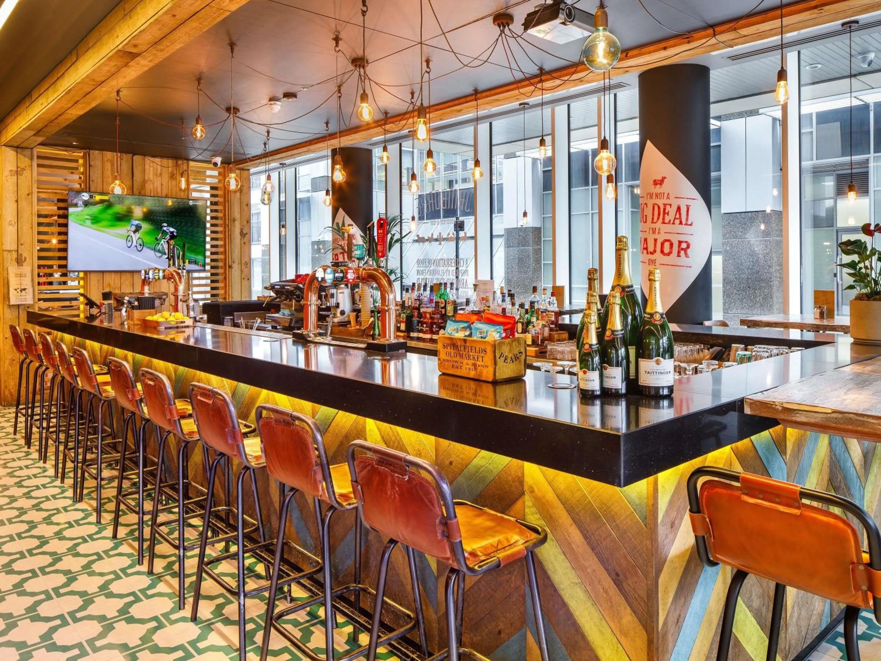 Lounge or bar in Novotel London Blackfriars