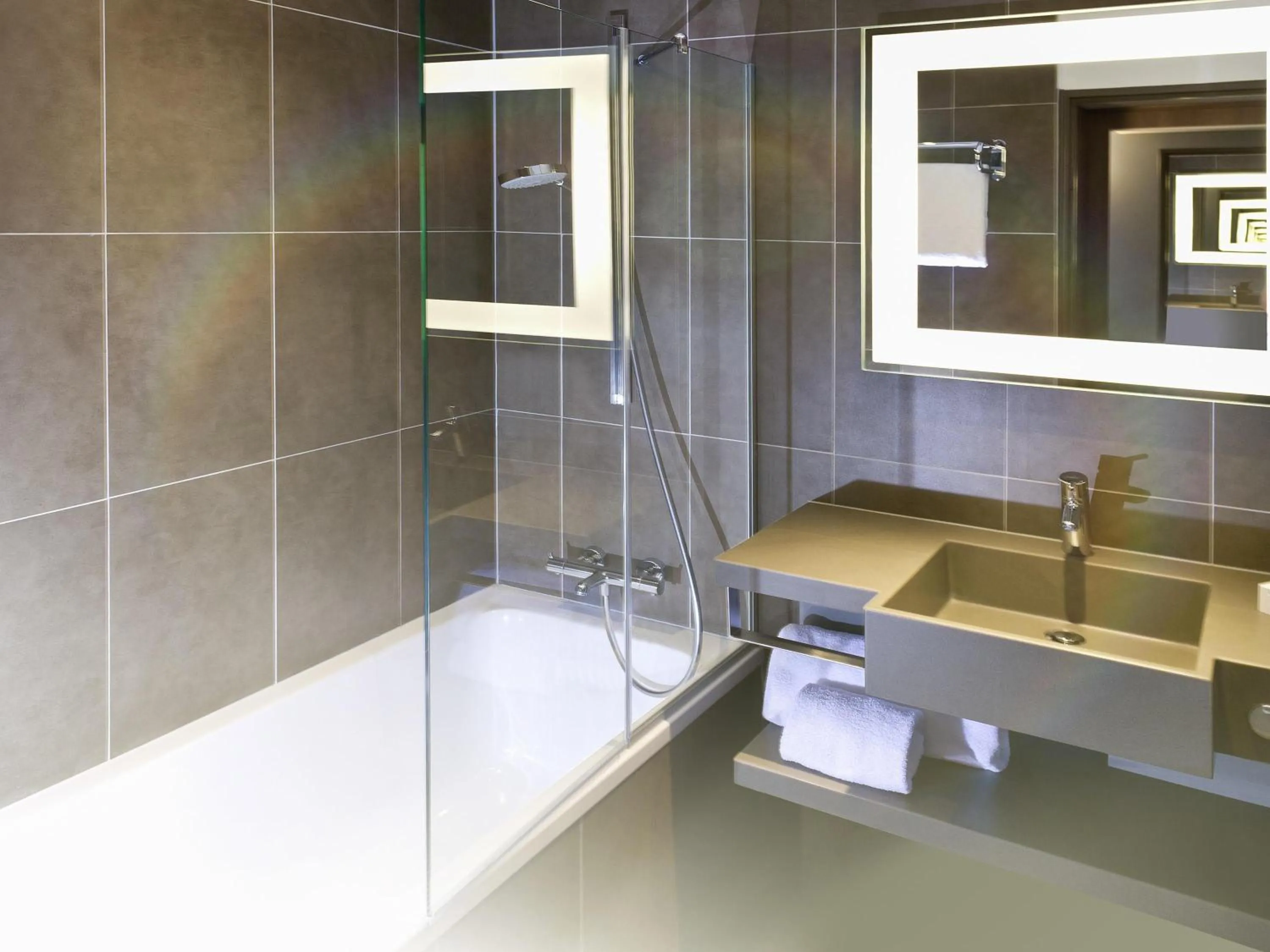 Bedroom in Novotel London Blackfriars