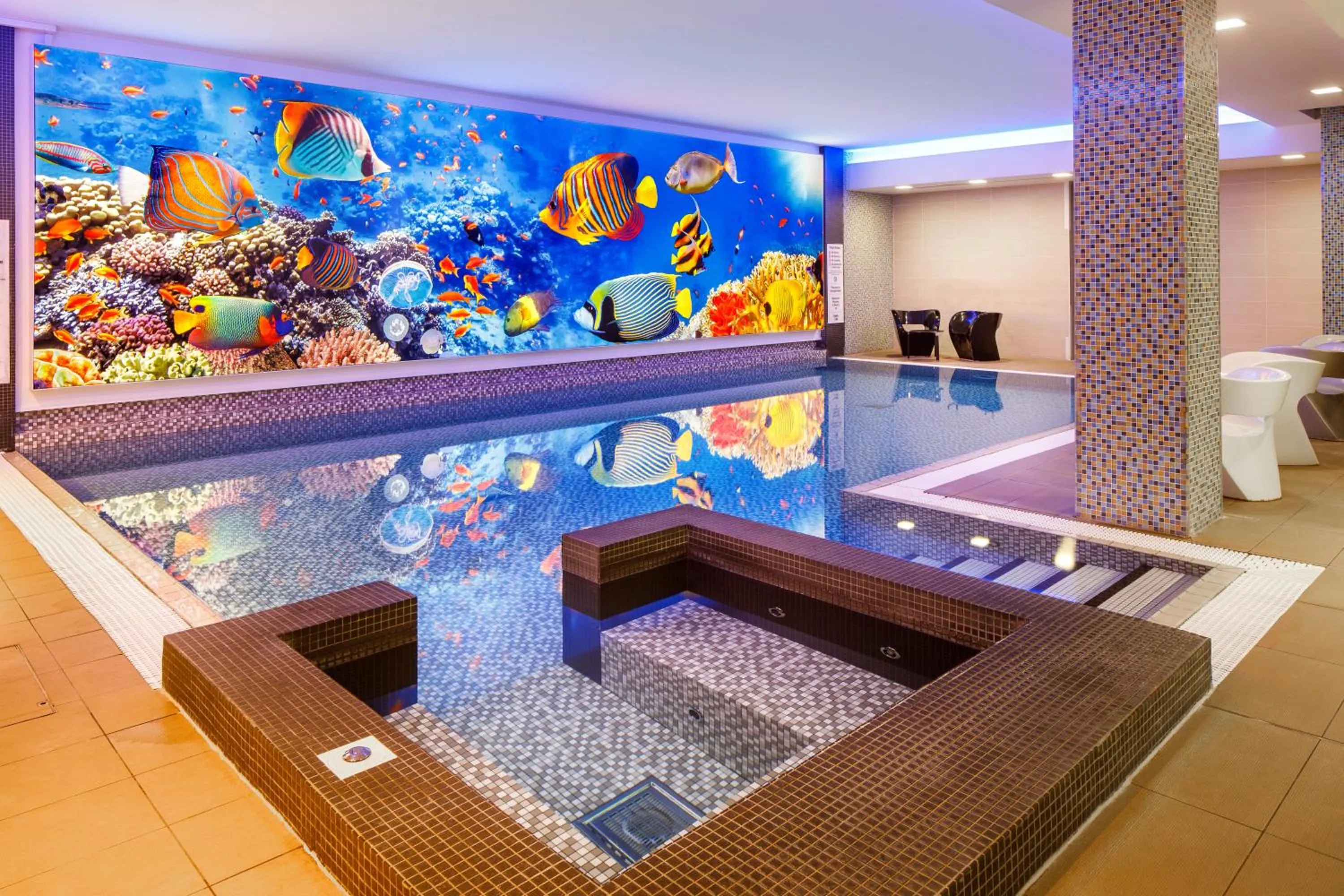 Swimming pool in Novotel London Blackfriars