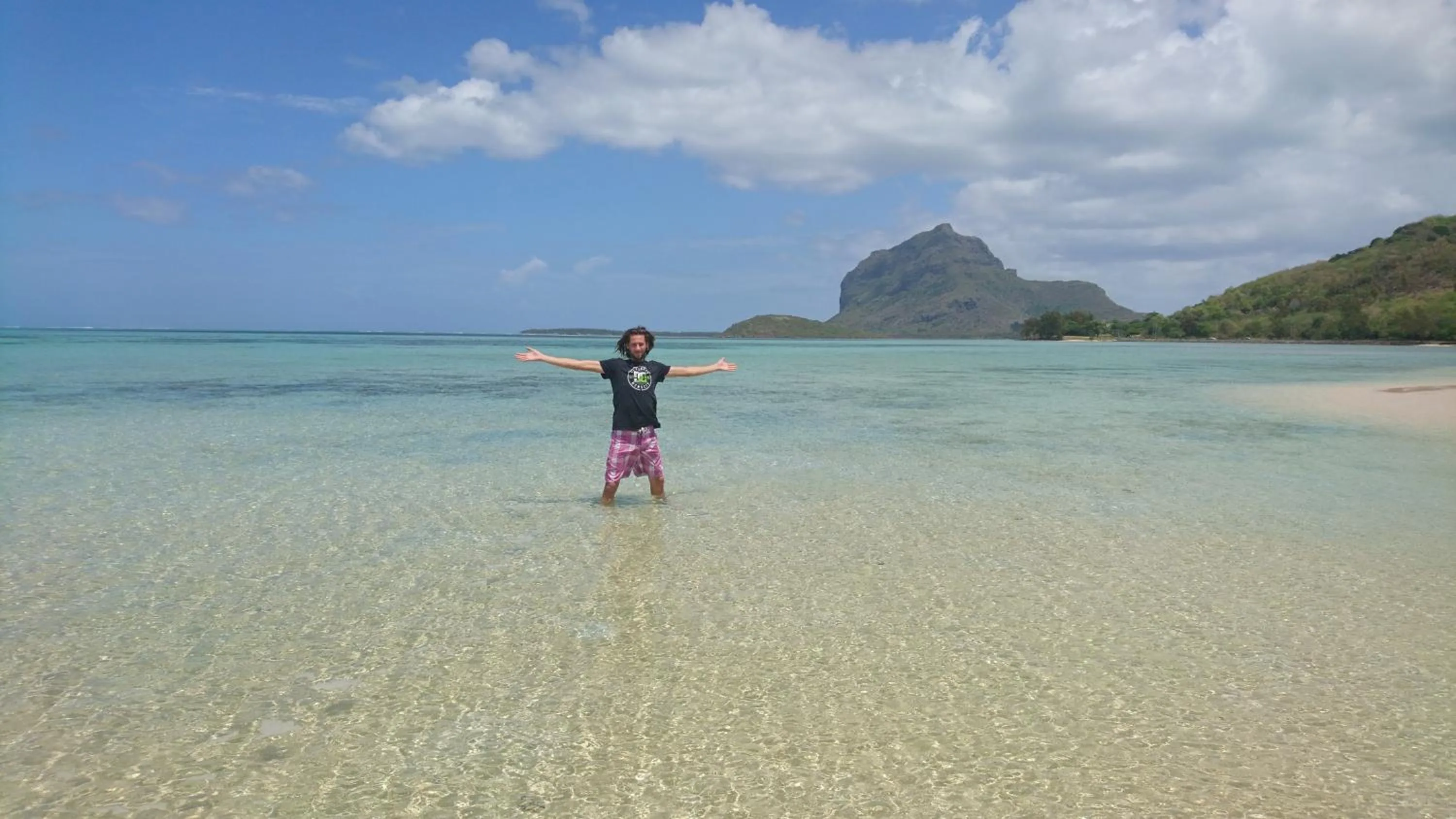 Beach in SWEET ISLAND petit dejeuner inclus