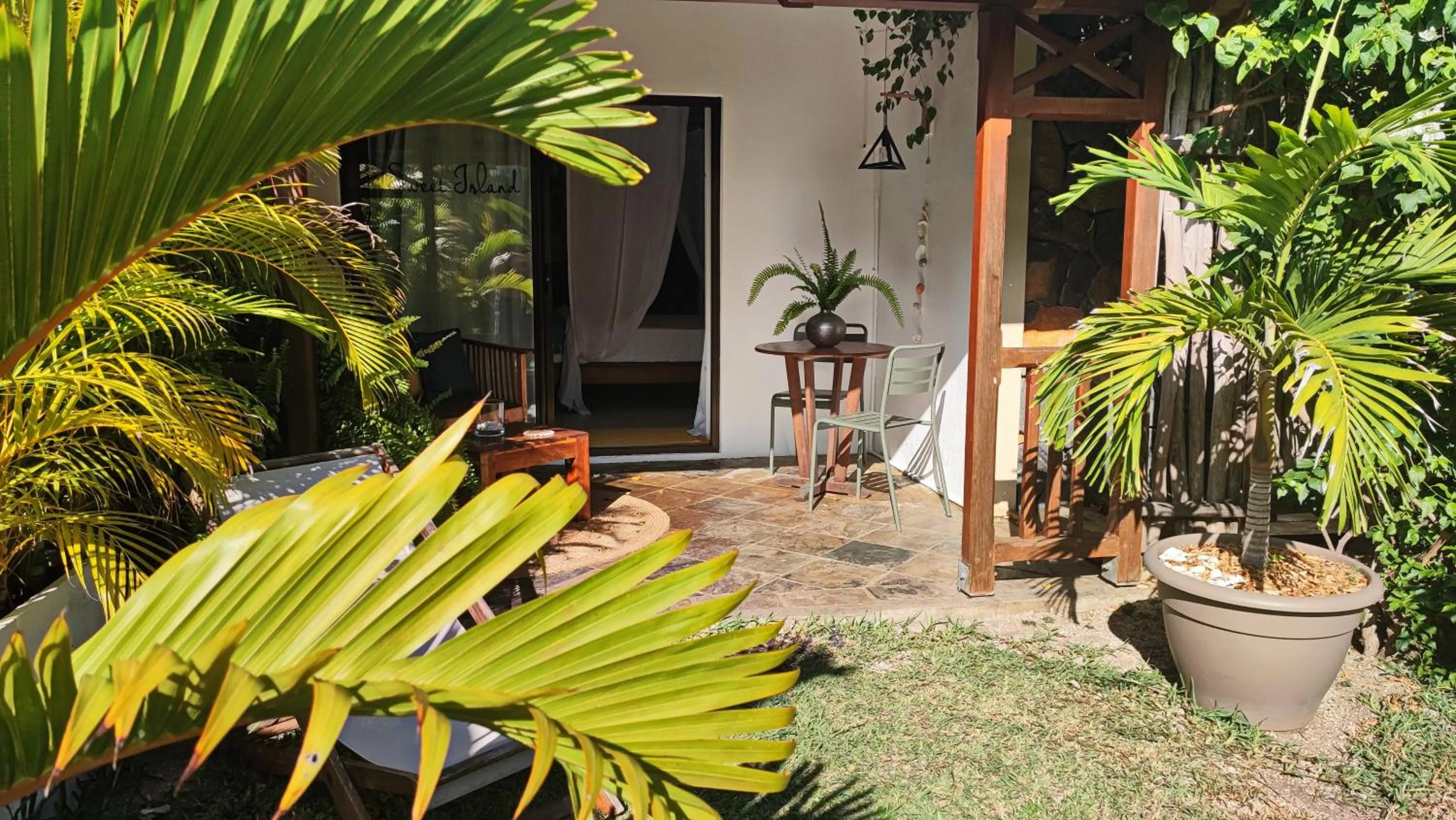 Patio in SWEET ISLAND petit dejeuner inclus