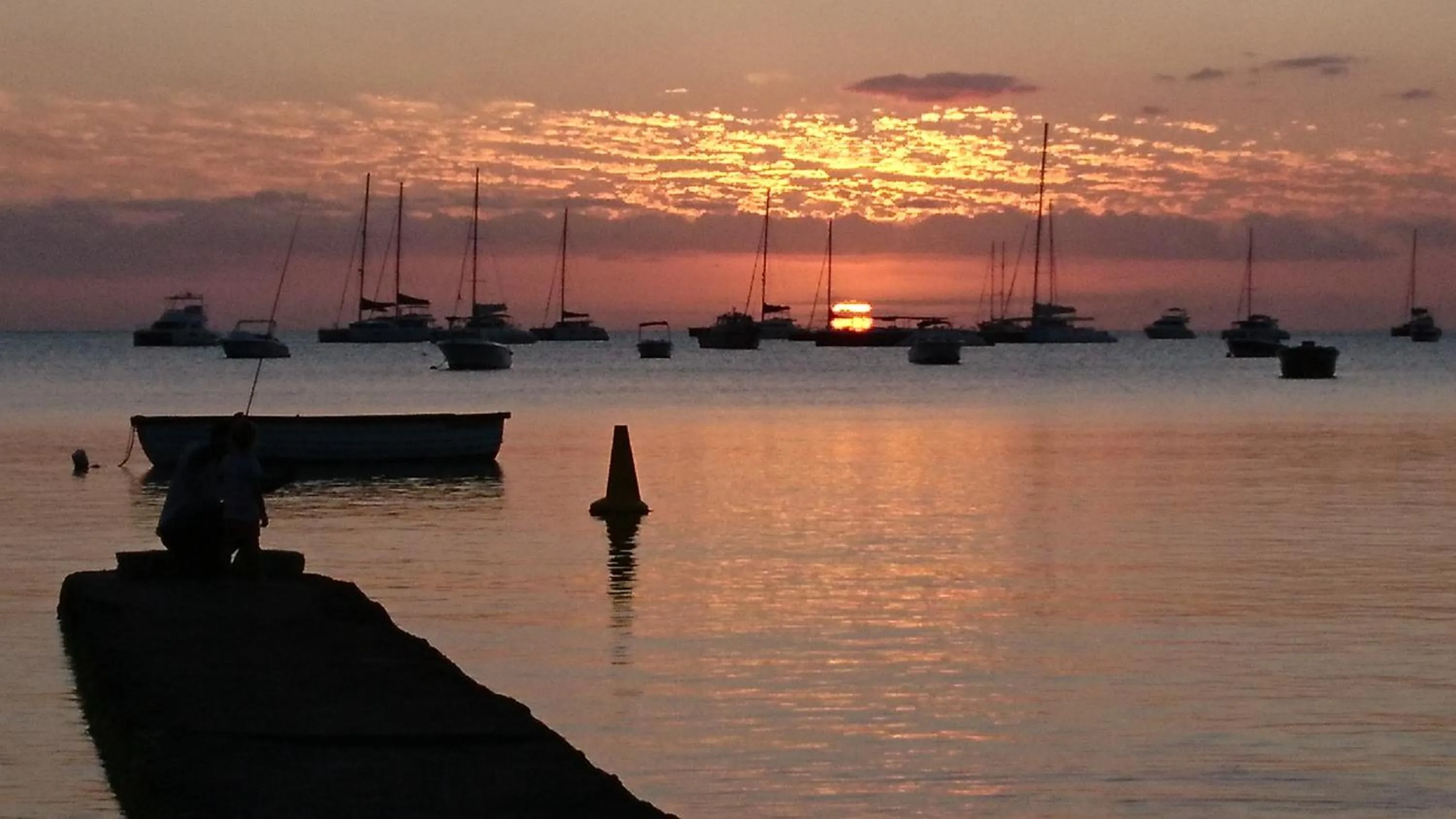 Sunset in SWEET ISLAND petit dejeuner inclus