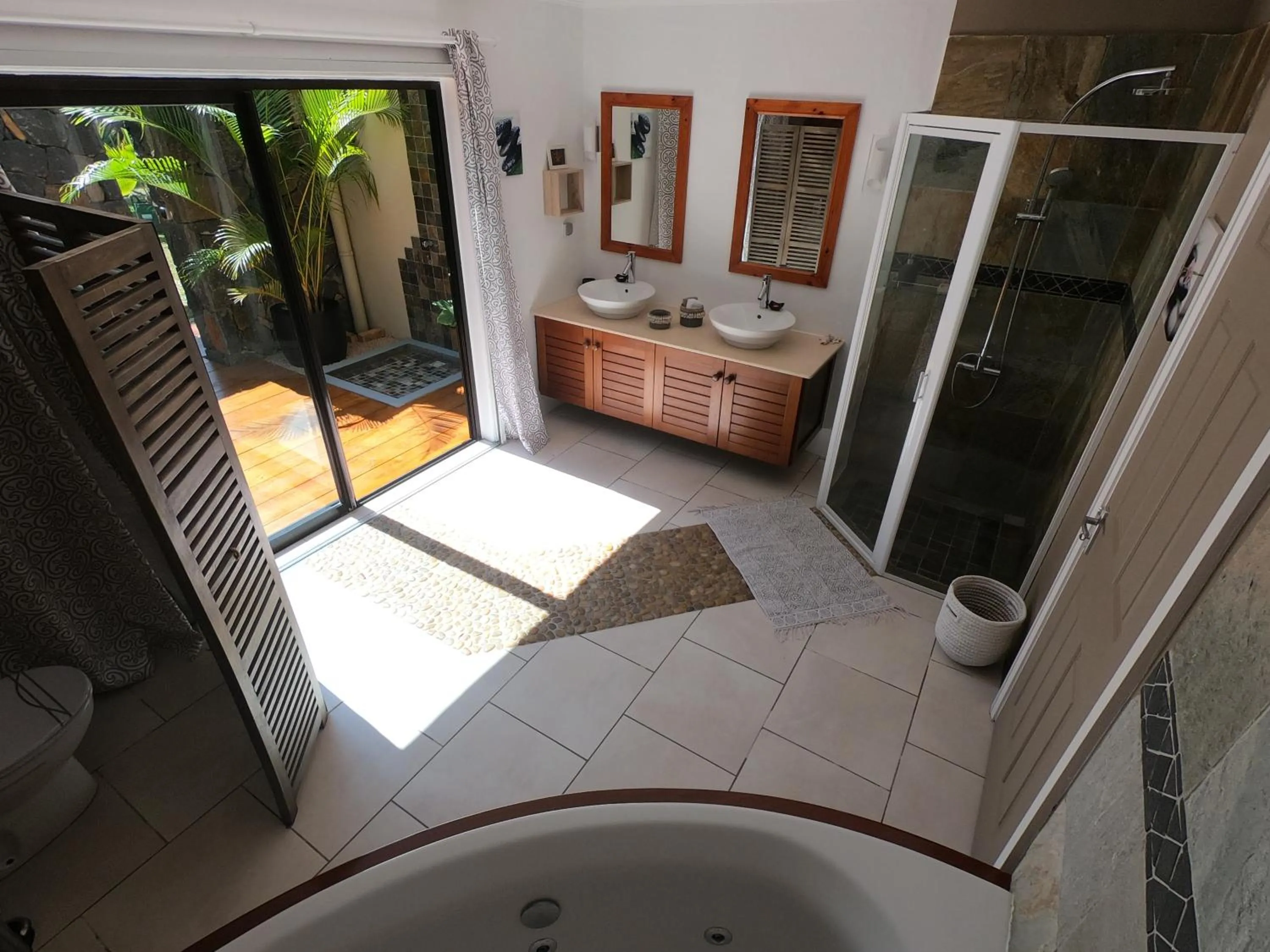 Bathroom in SWEET ISLAND petit dejeuner inclus