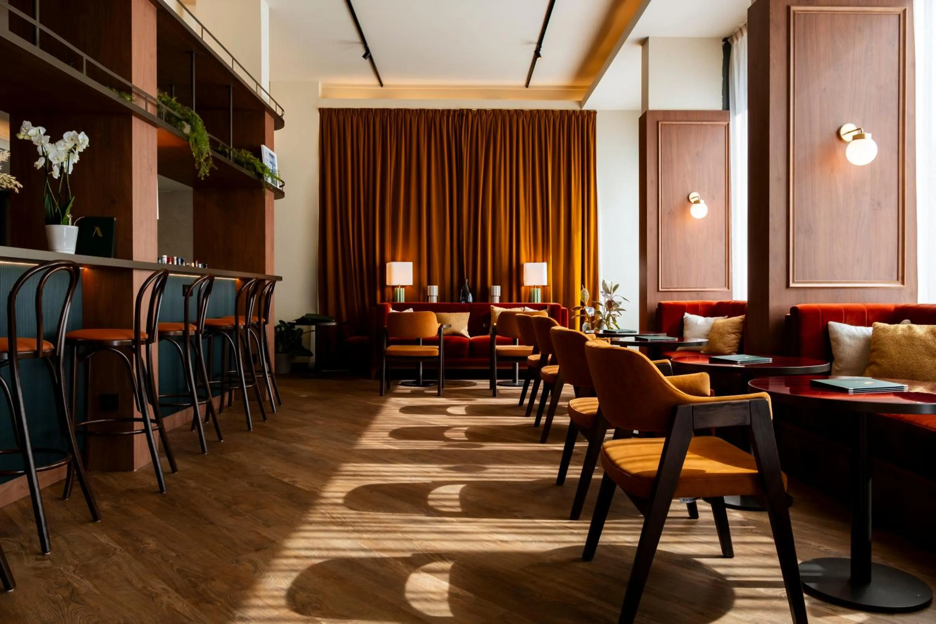 Communal lounge/ TV room in Mercure Villefranche-sur-Saône