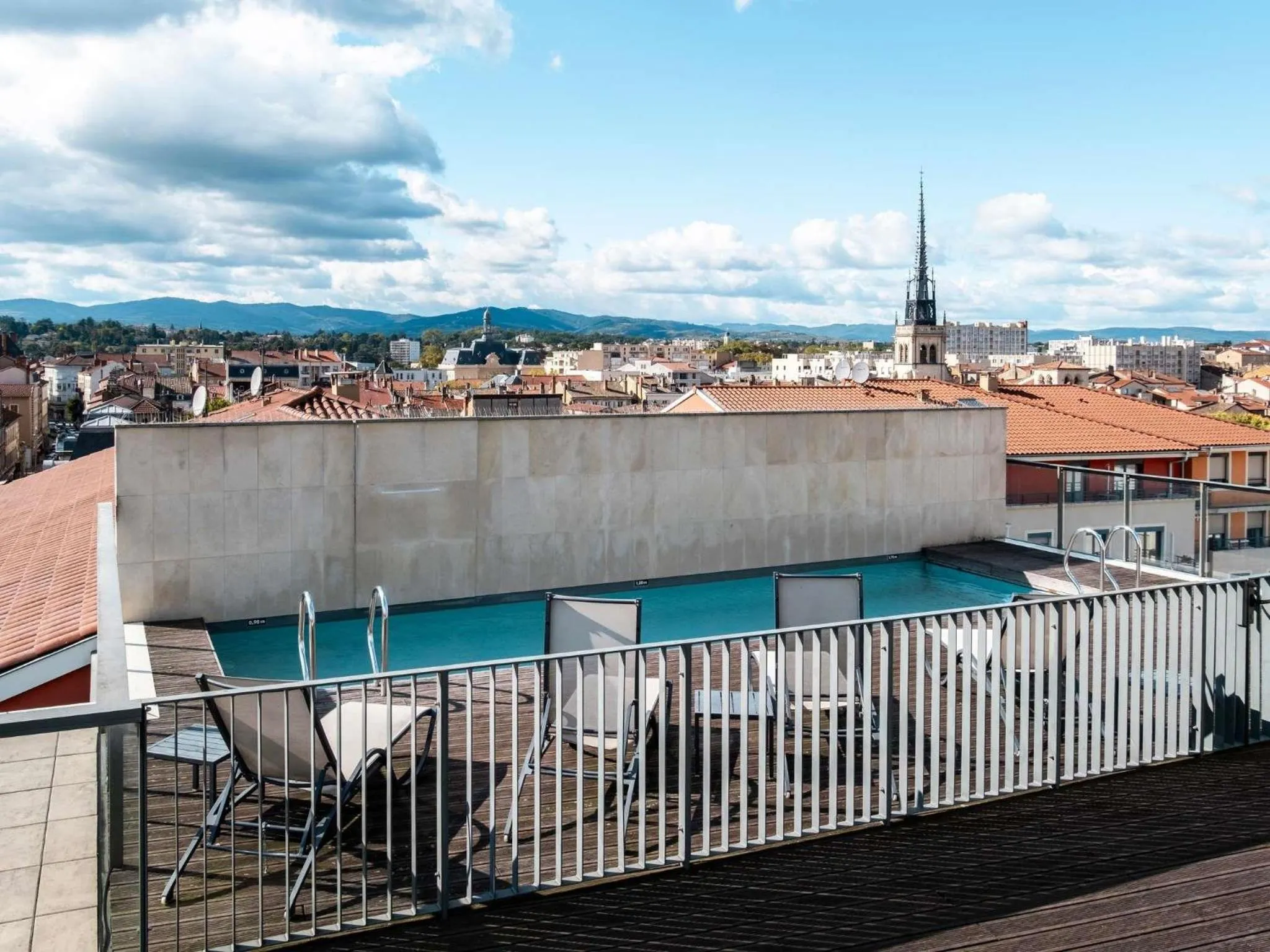 Pool view in Mercure Villefranche-sur-Saône