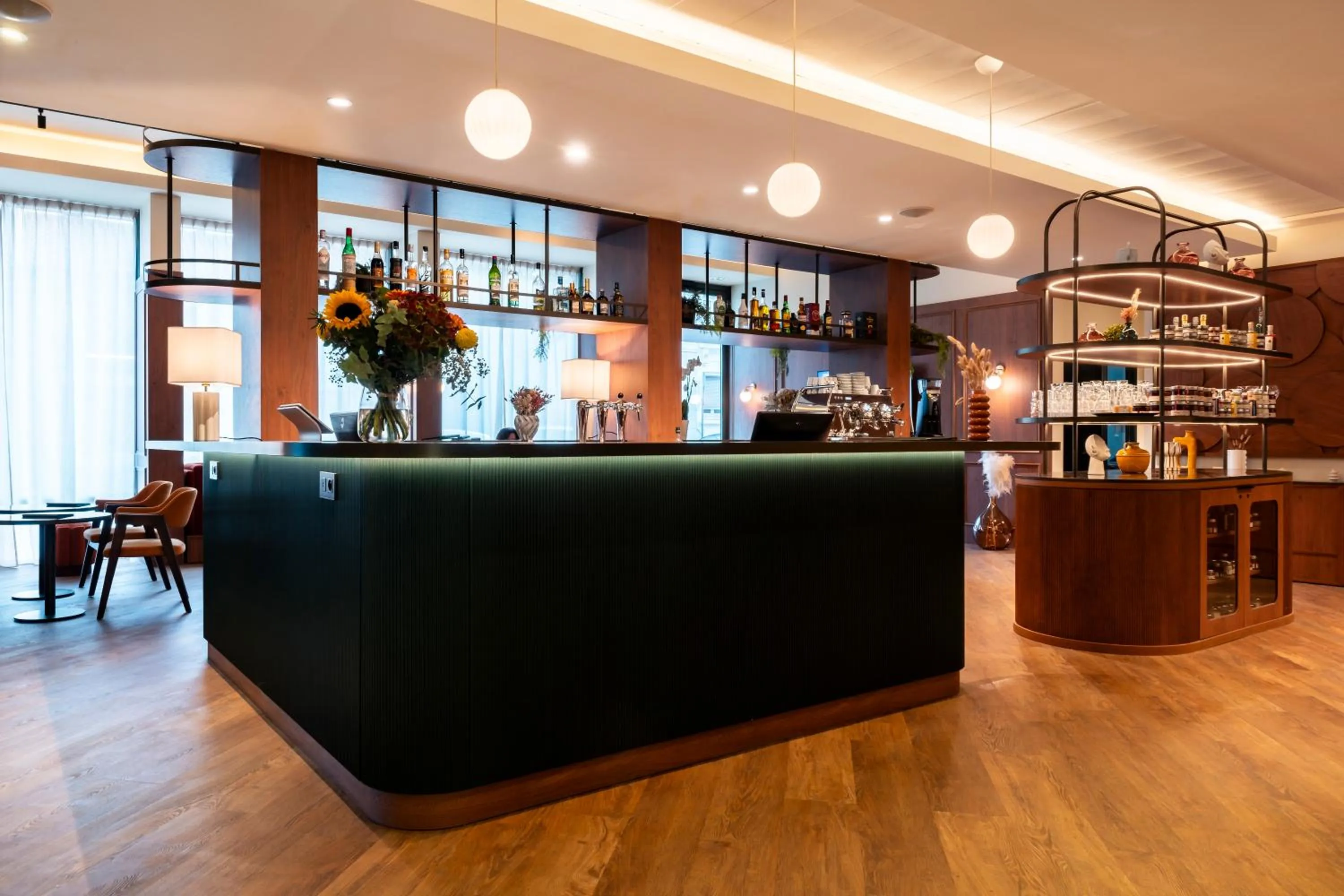 Lobby or reception in Mercure Villefranche-sur-Saône