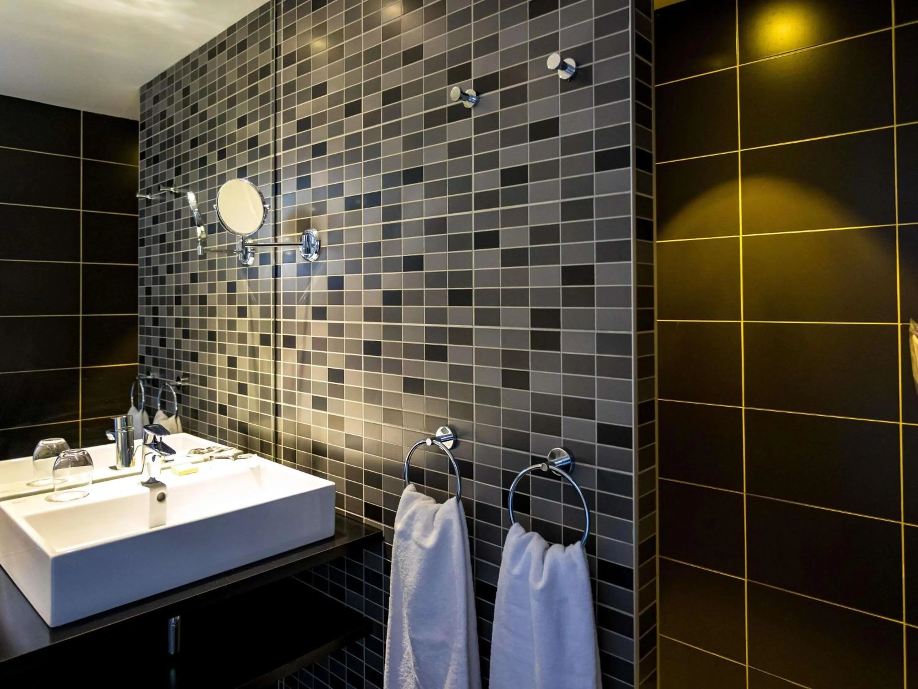 Bedroom in Mercure Villefranche-sur-Saône