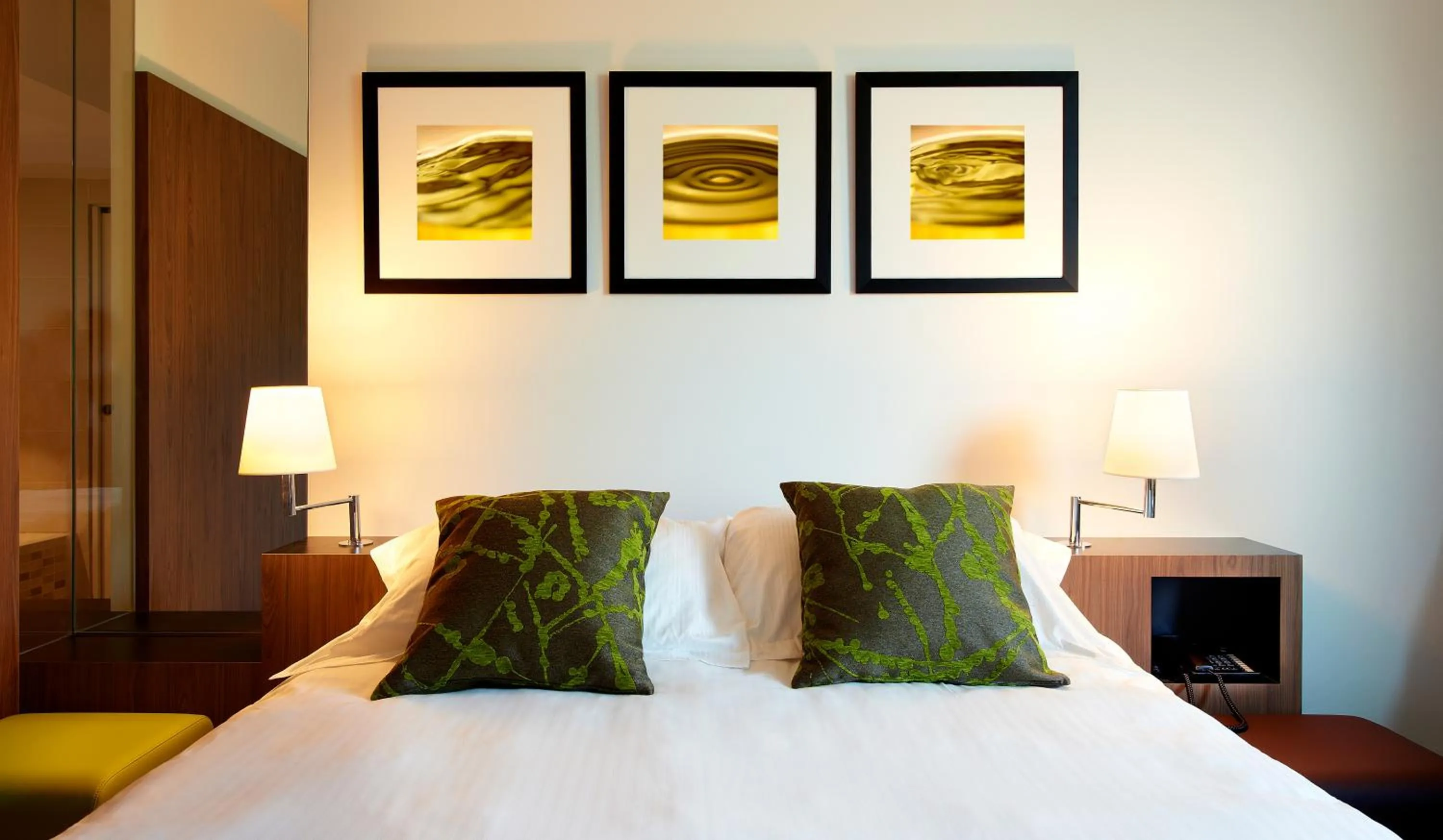 Bed in Mercure Villefranche-sur-Saône