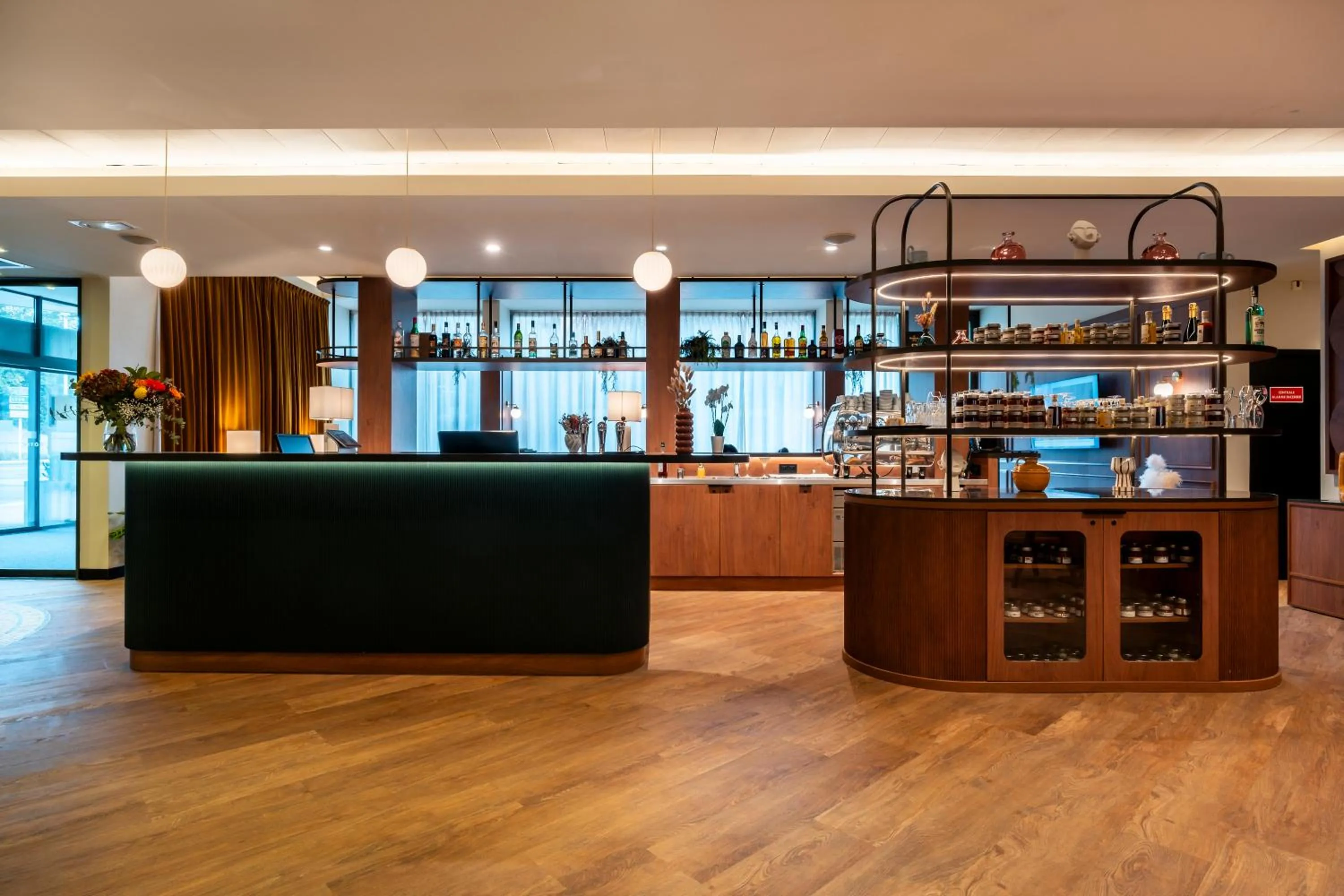 Lobby or reception in Mercure Villefranche-sur-Saône