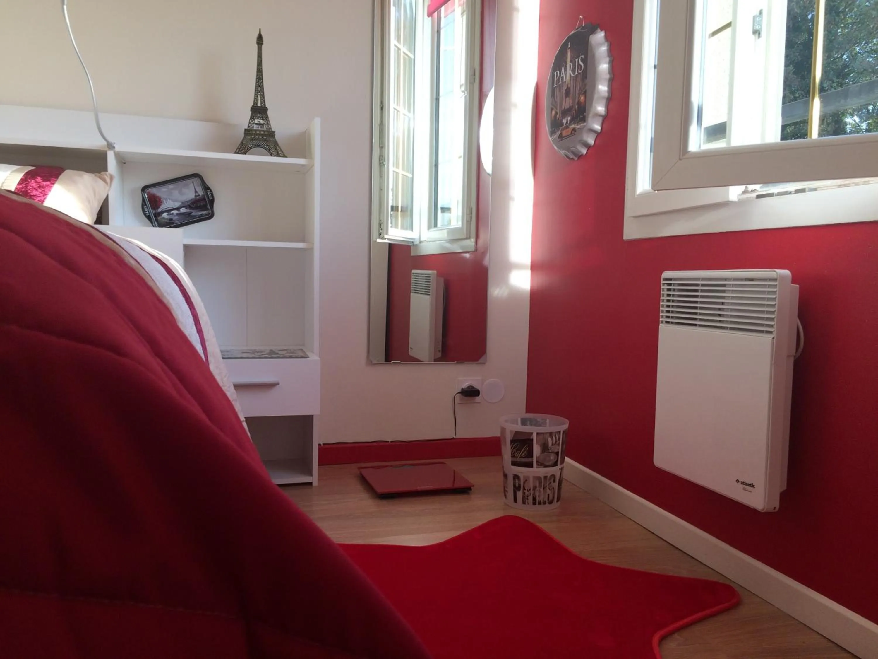 Decorative detail in Au lévrier de chessy