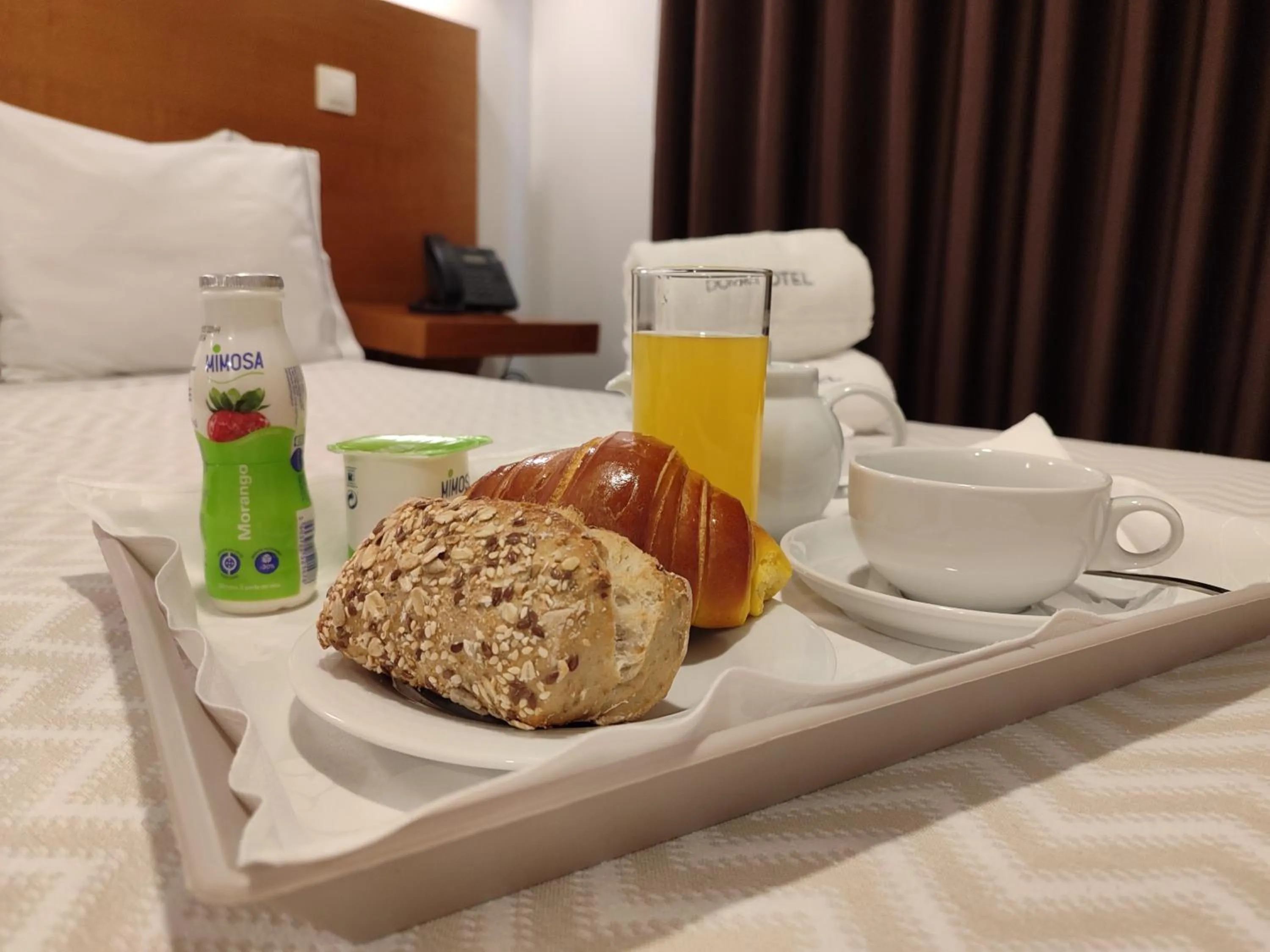 Breakfast, Bed in Dom Hotel
