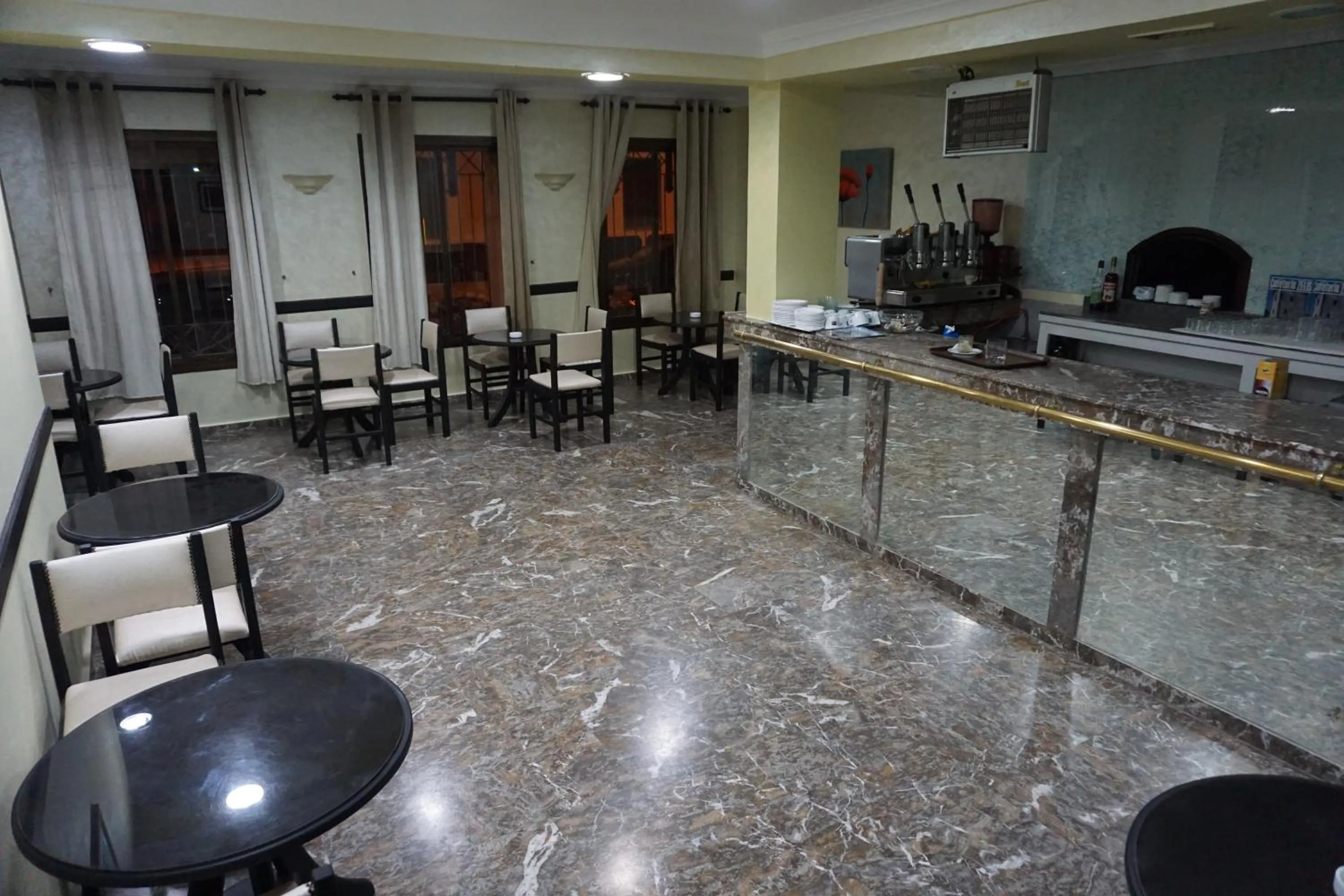 Communal lounge/ TV room in Hotel Zelis