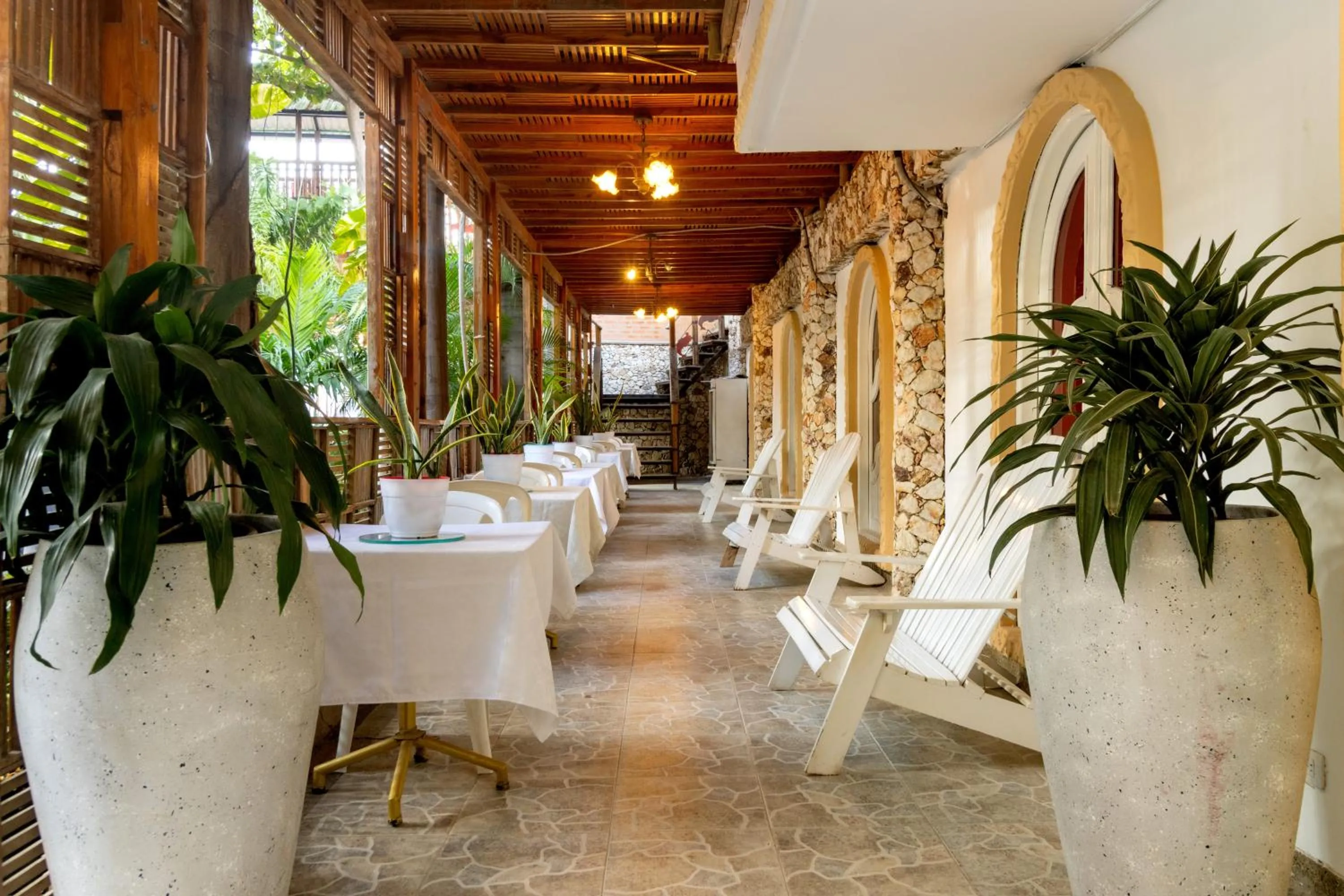 Restaurant/places to eat in Hotel Playa Salguero By GEH Suites