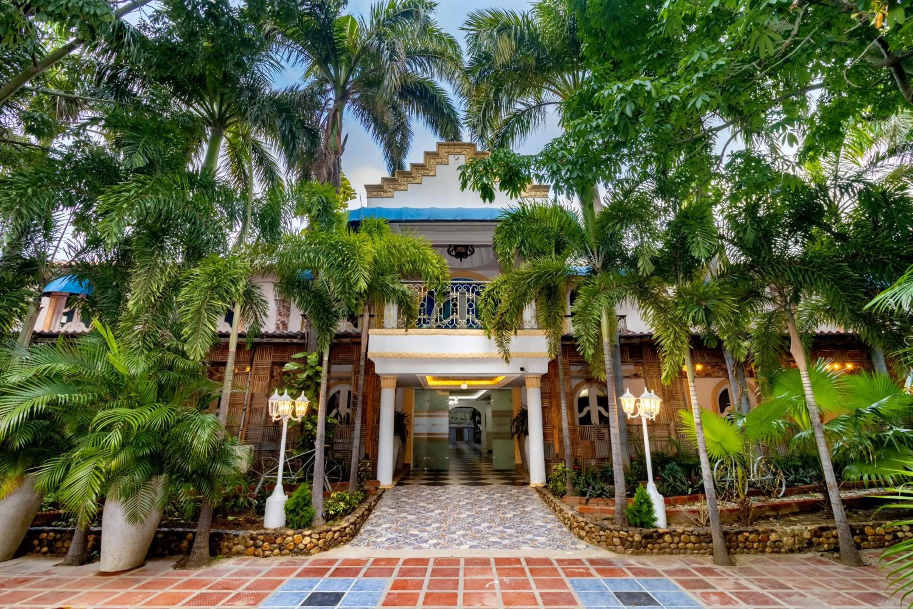 Facade/entrance in Hotel Playa Salguero By GEH Suites