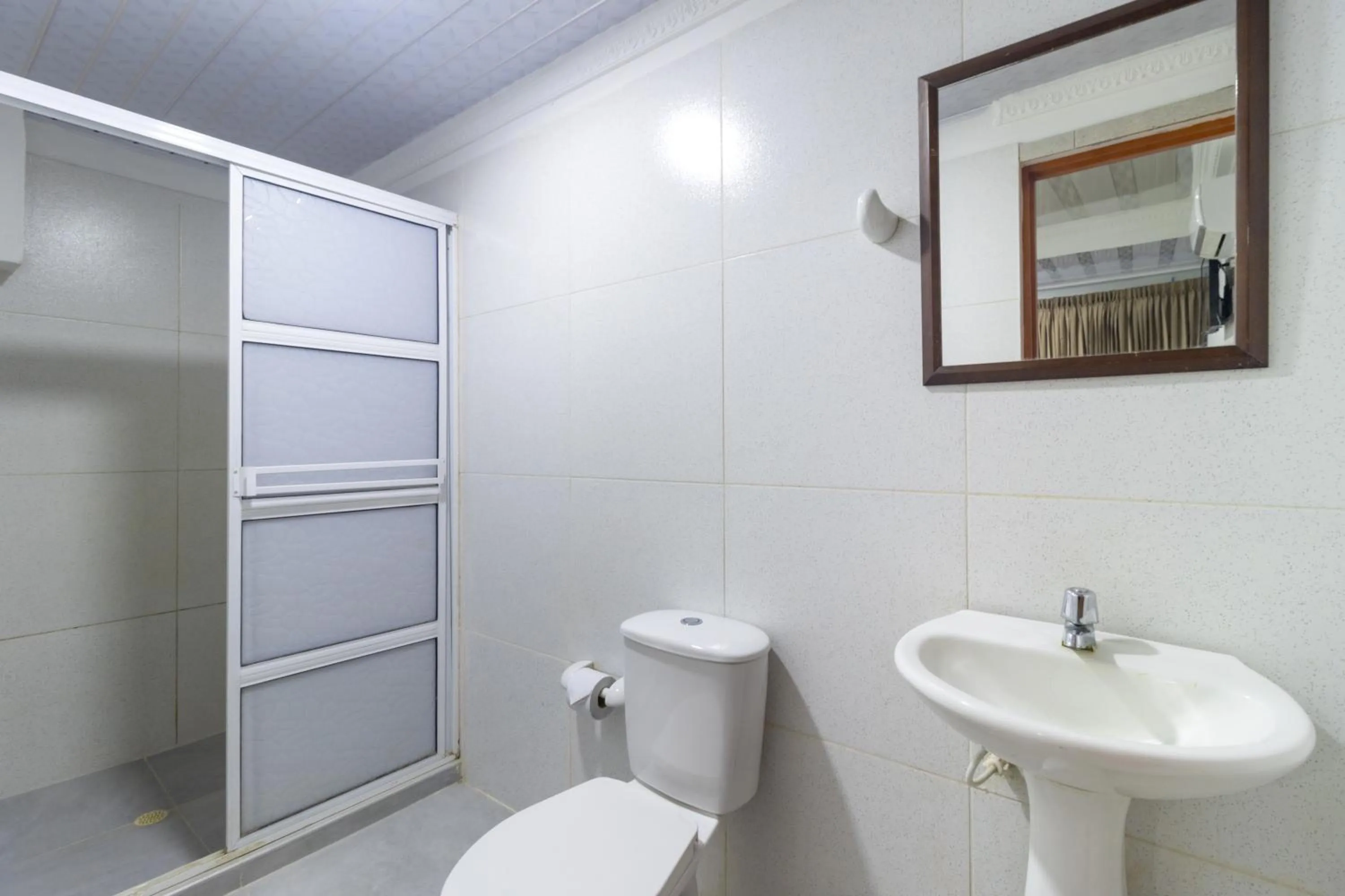 Bathroom in Hotel Playa Salguero By GEH Suites