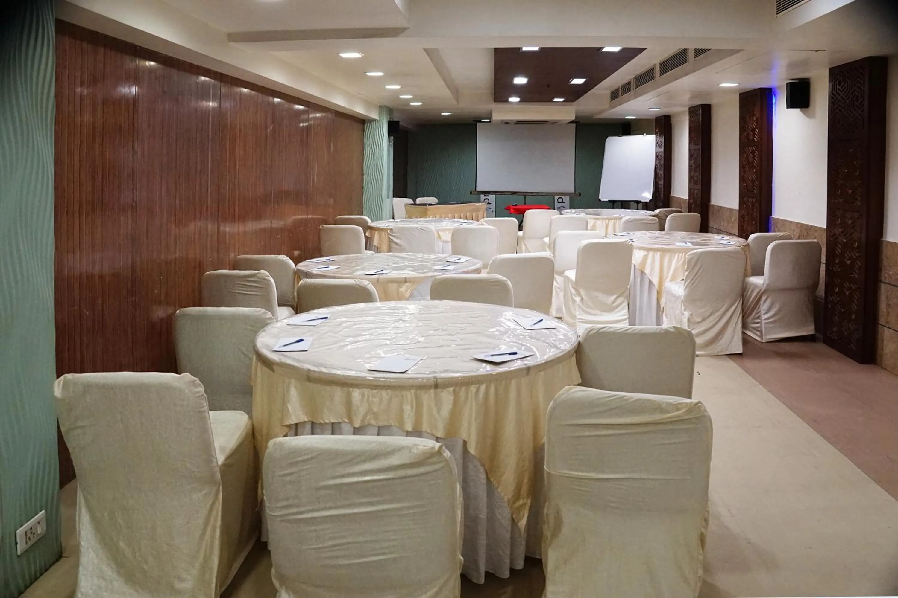 Business facilities in SilverCloud Hotel and Banquets