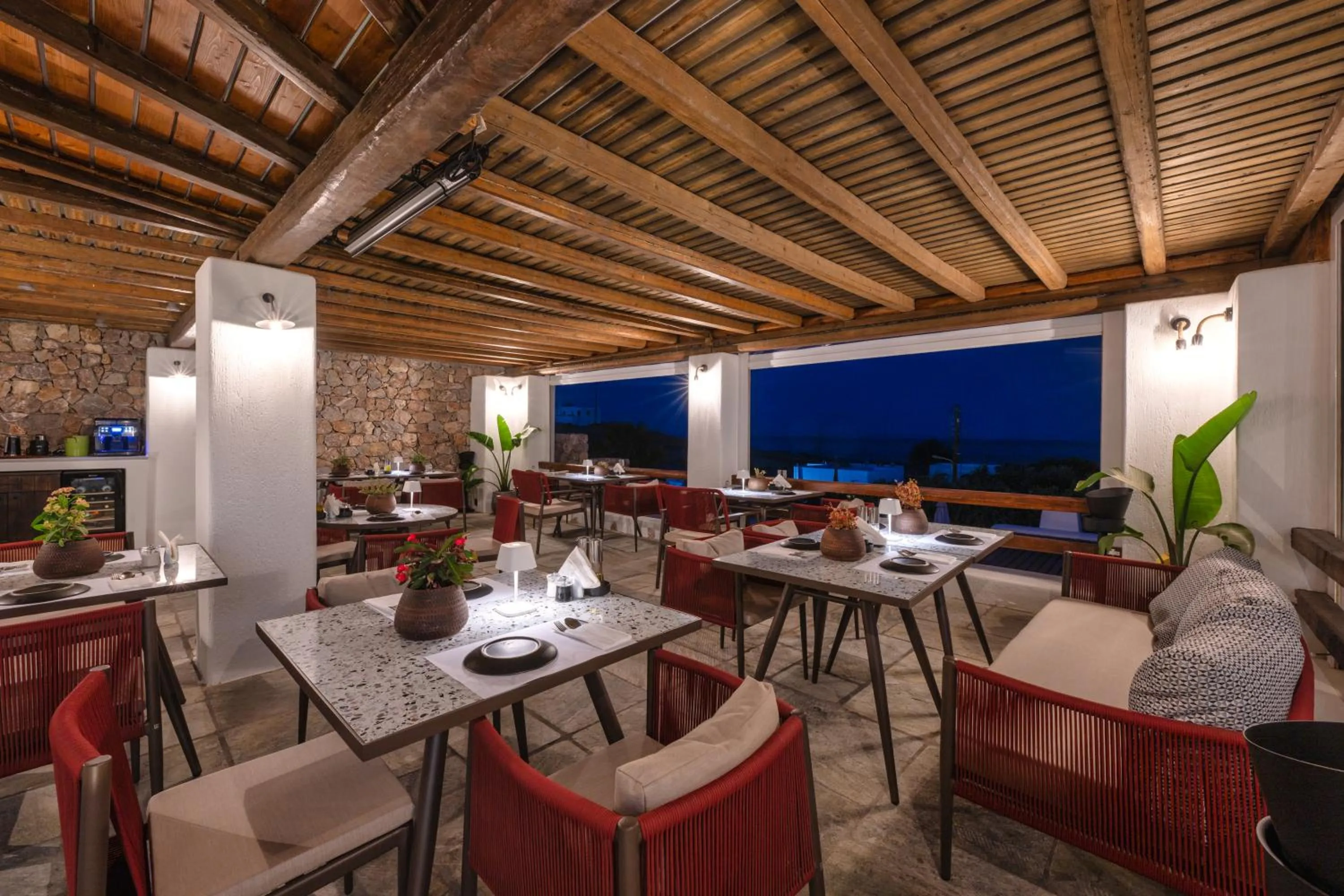 Restaurant/places to eat in Anema Boutique Hotel & Villas Santorini