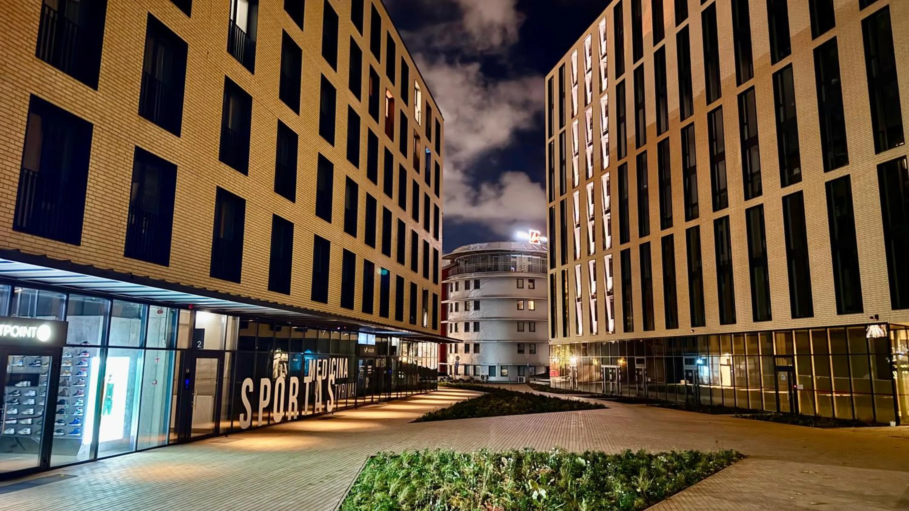 Property building in J14A I Rooms & Apartments AUTOMATED SELF CHECK-IN