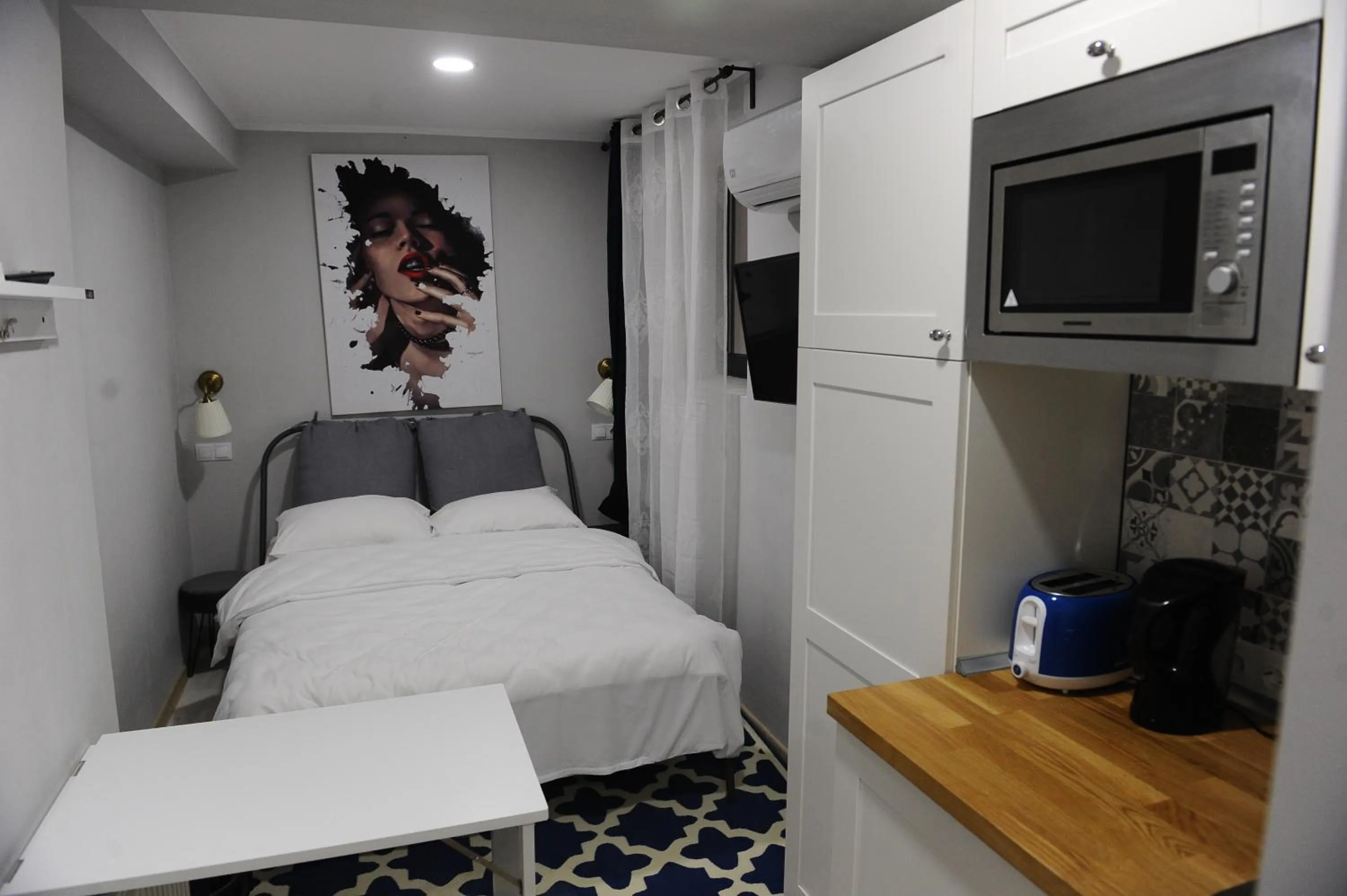 Photo of the whole room, Bed in Heights Accommodation City Center