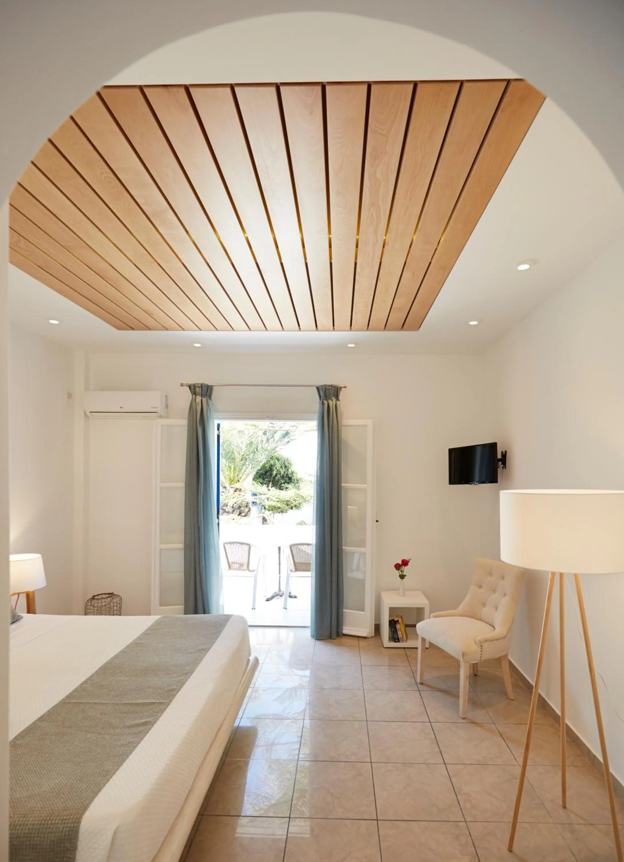 Photo of the whole room, Bed in Hermes Hotel