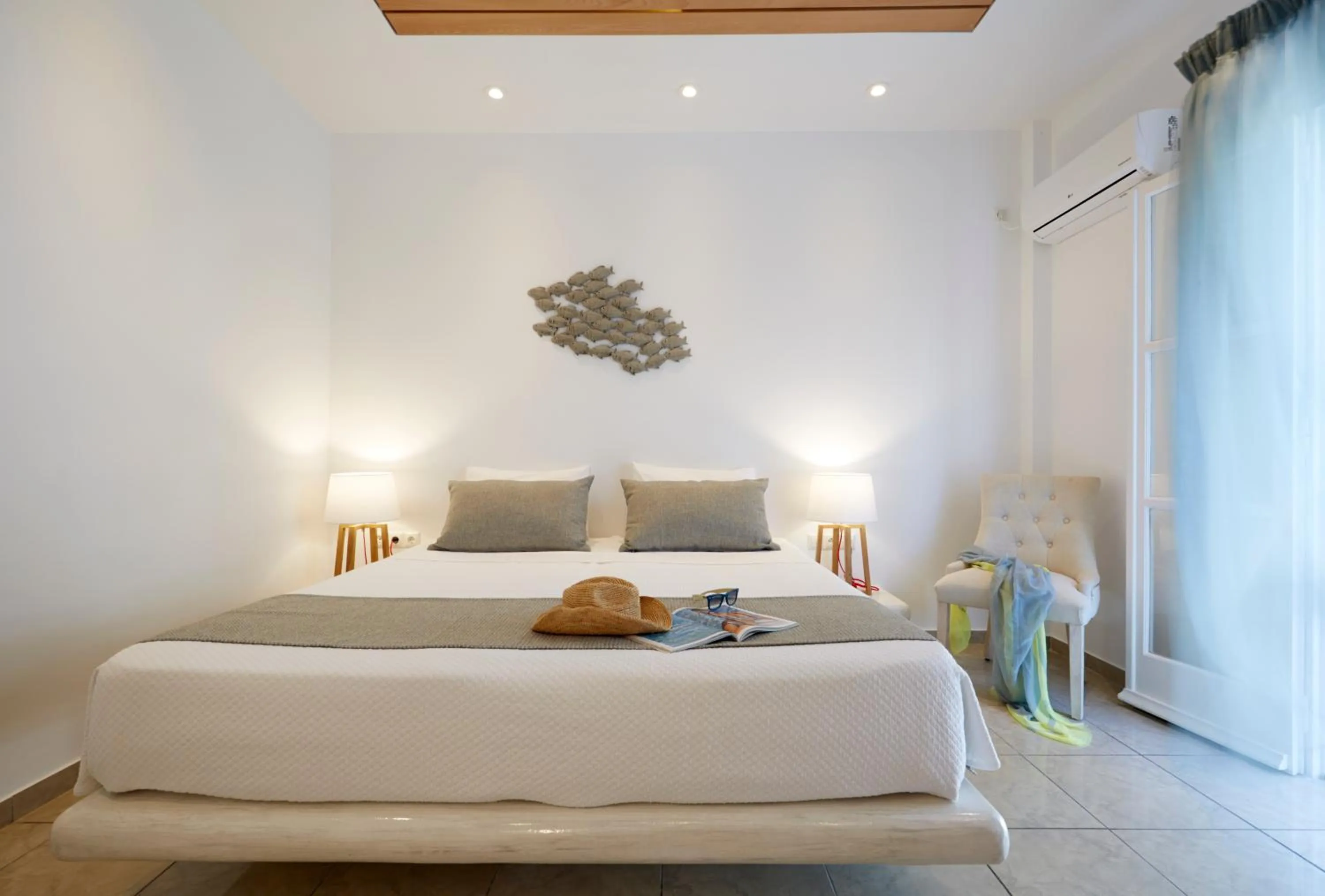 Photo of the whole room, Bed in Hermes Hotel